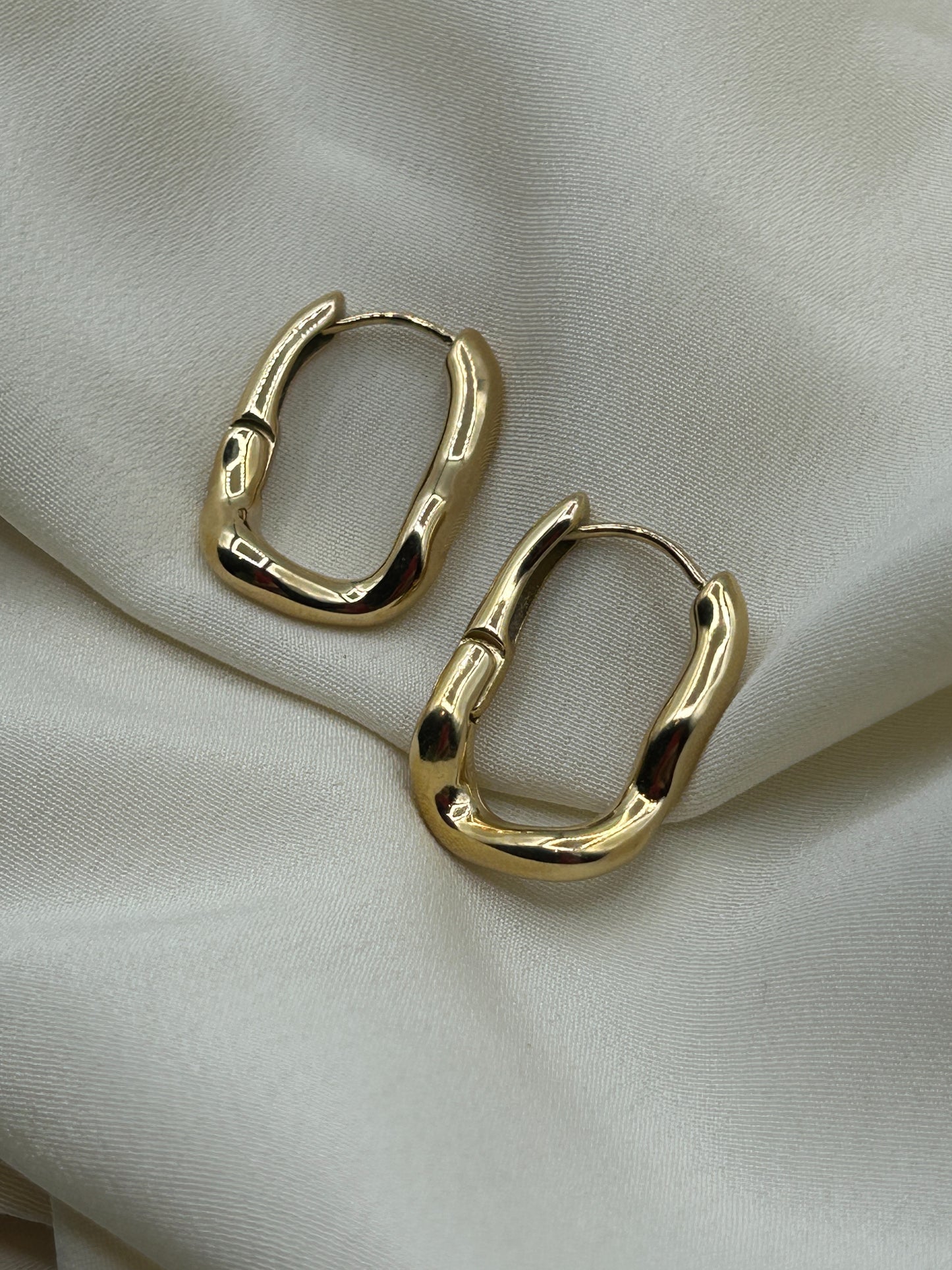 Alternative Hoops Earrings Gold