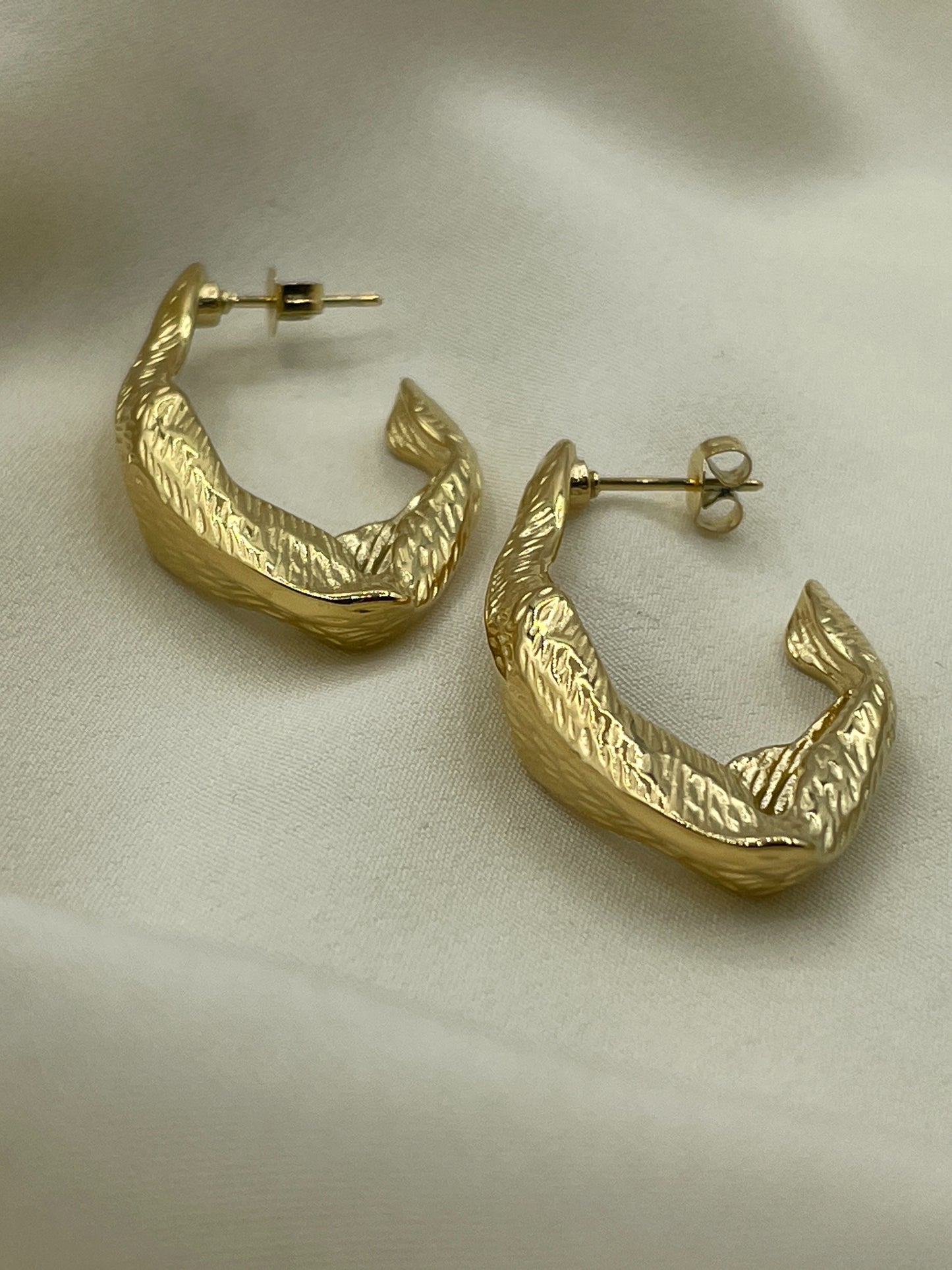 Clawed Lava Hoops Earrings Gold