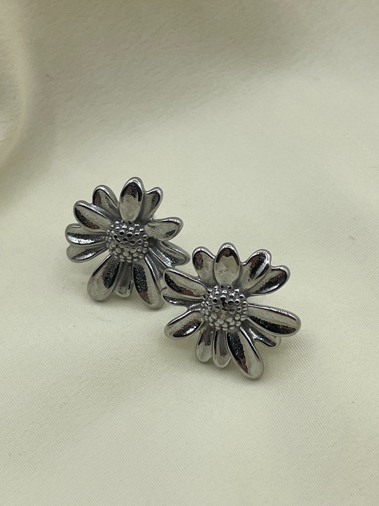 Daisy Flower Earrings Silver