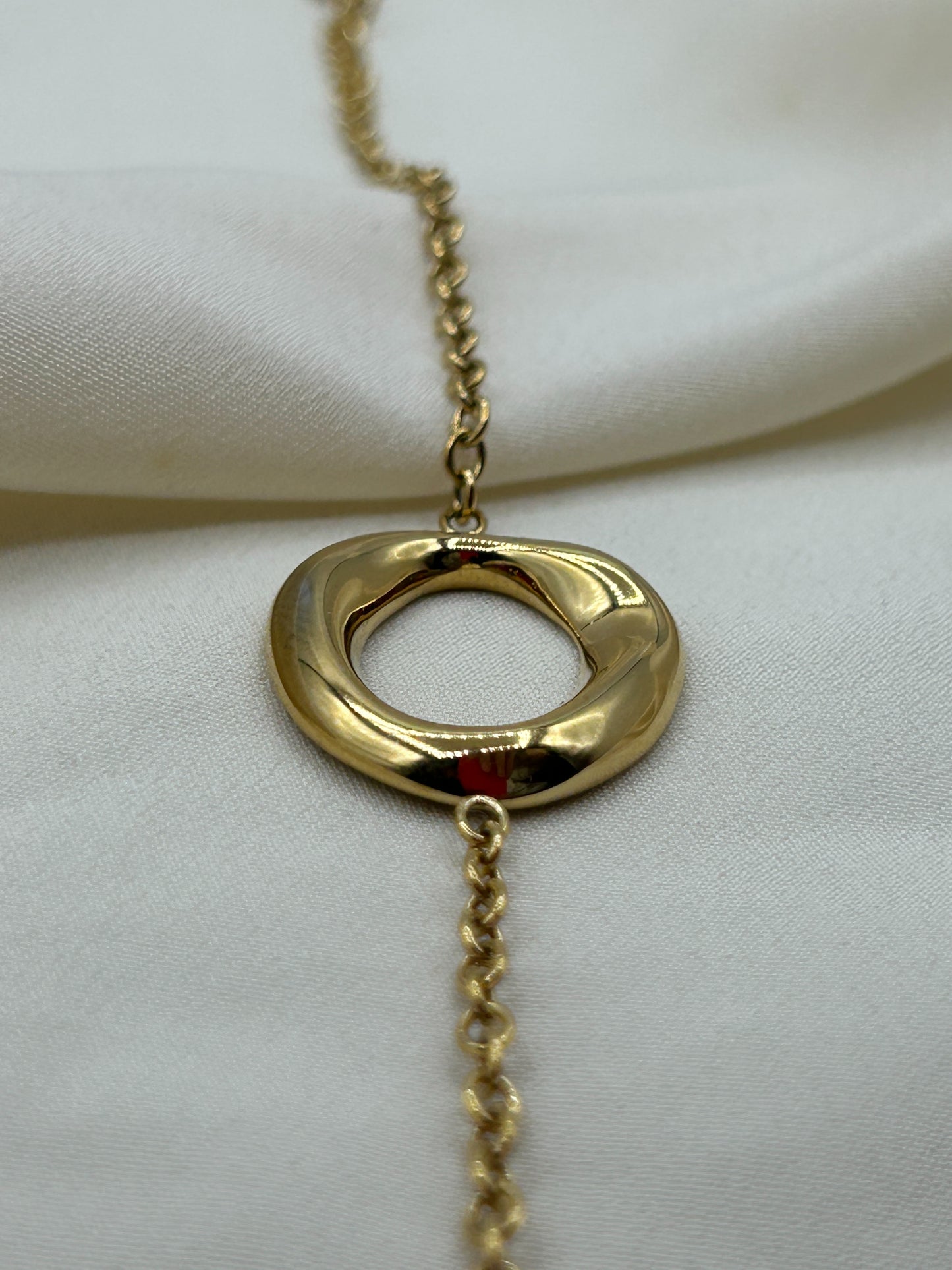 Distorted Circle Bracelet Gold