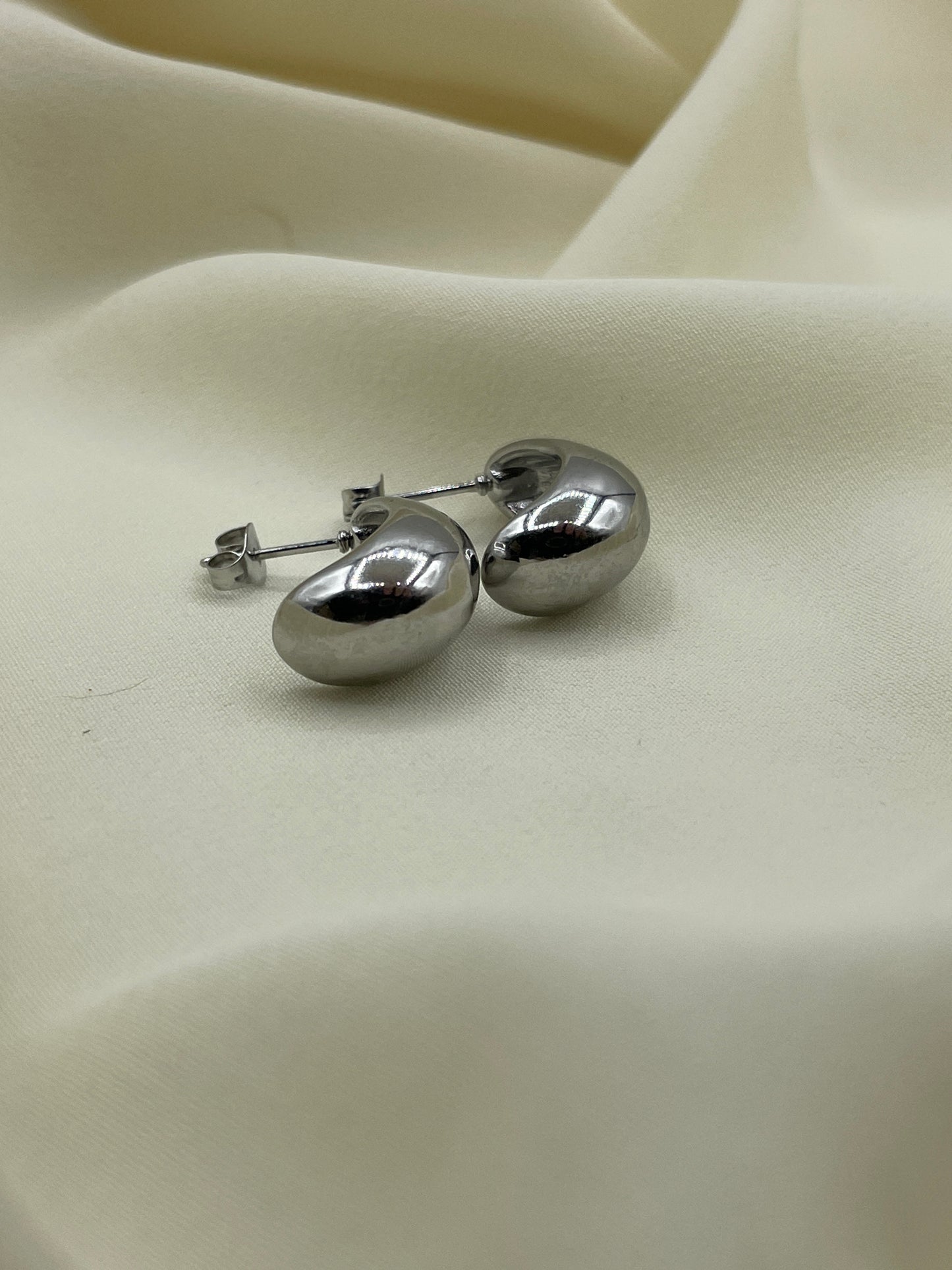 Mini Hollow Tear Earrings Silver