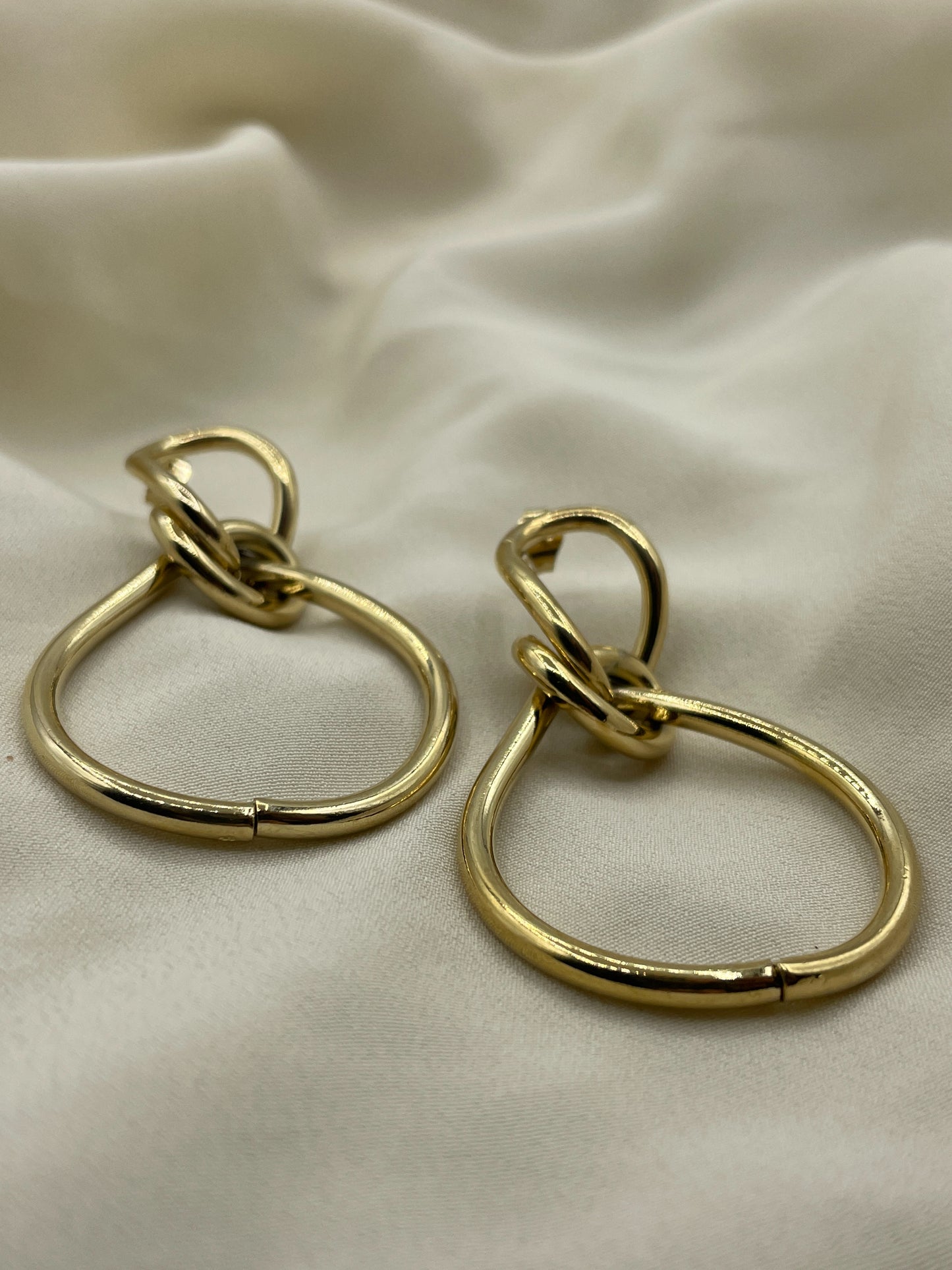 Overhand knot Earrings Gold