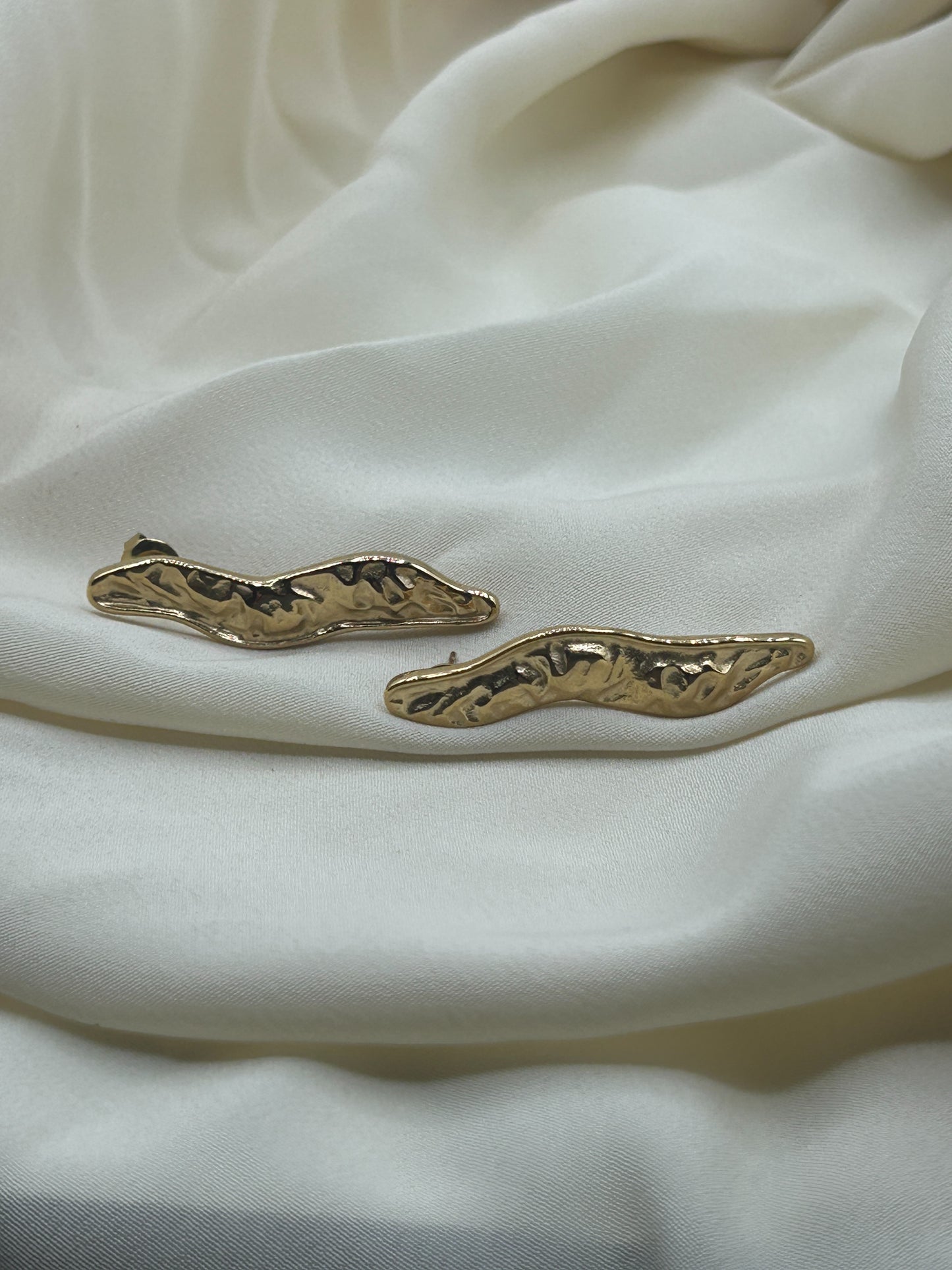 Hammered Flash Earrings Gold