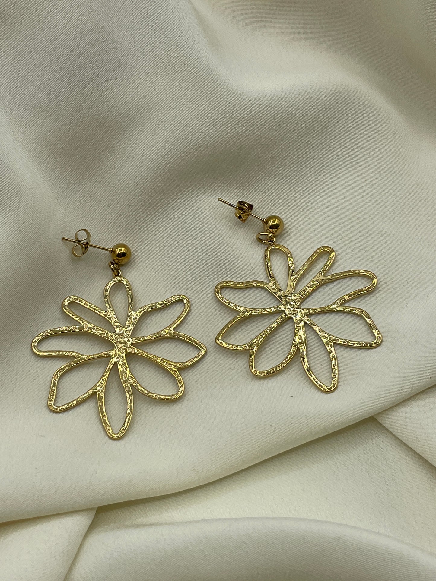 Hammered Flower Earrings Gold