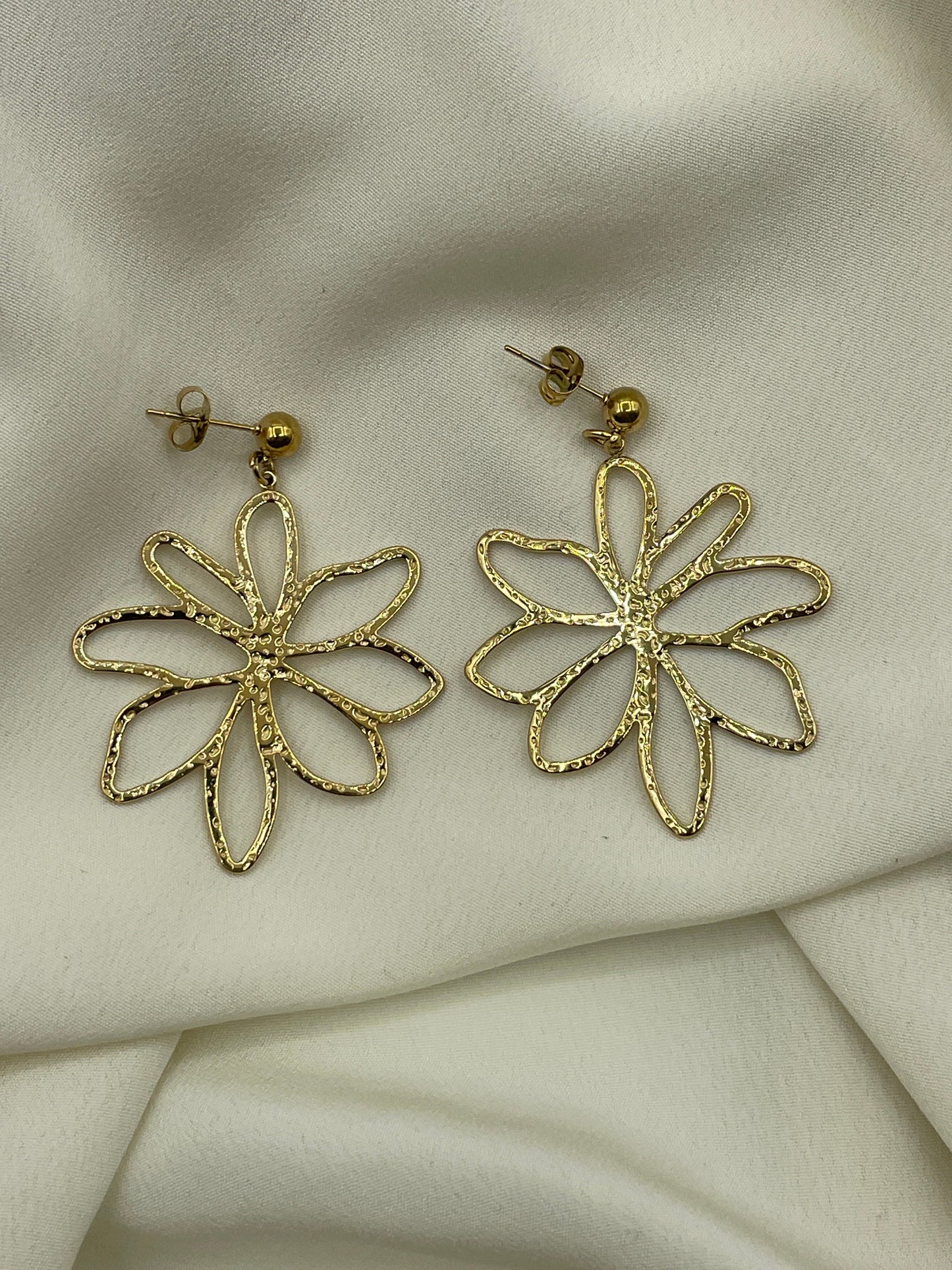 Hammered Flower Earrings Gold