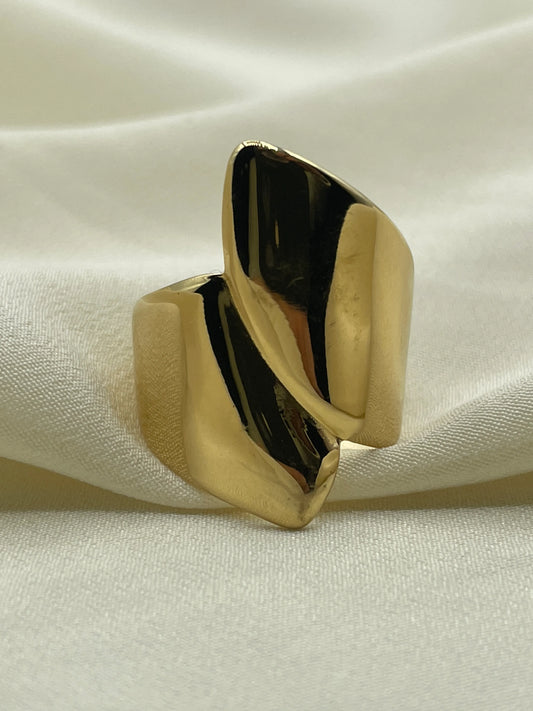 Large Embracing Ring Gold