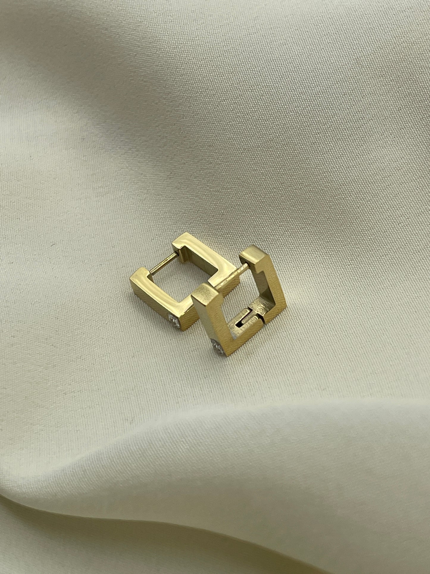 Mini Diamond Square Earrings Gold