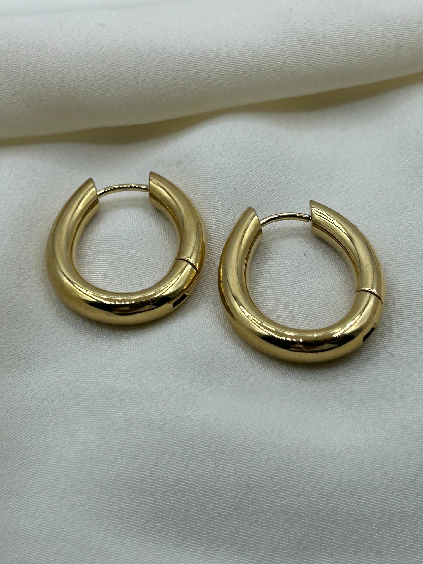 Oval Hoops Earrings Gold