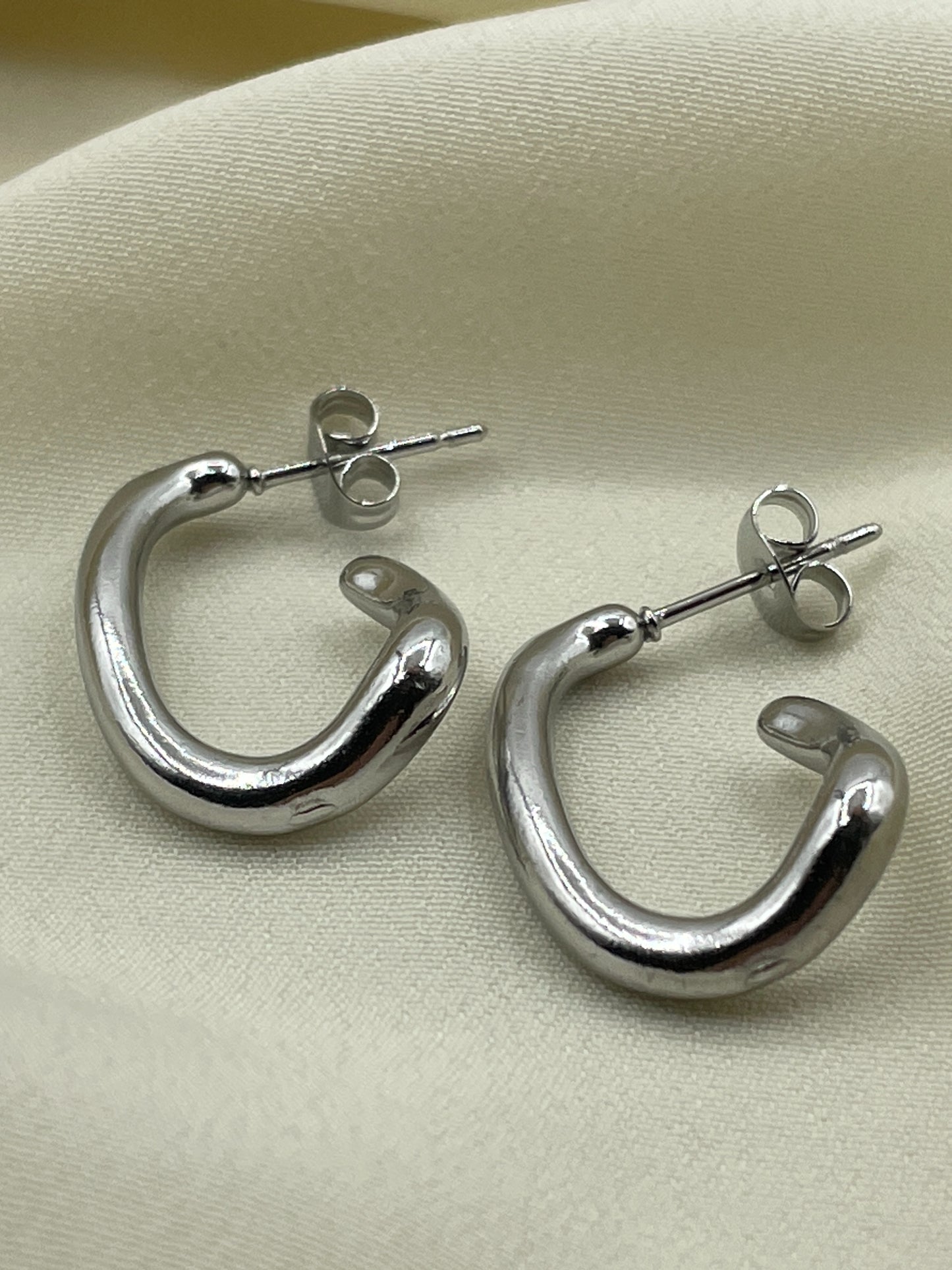 Round Serpentine Earrings Silver