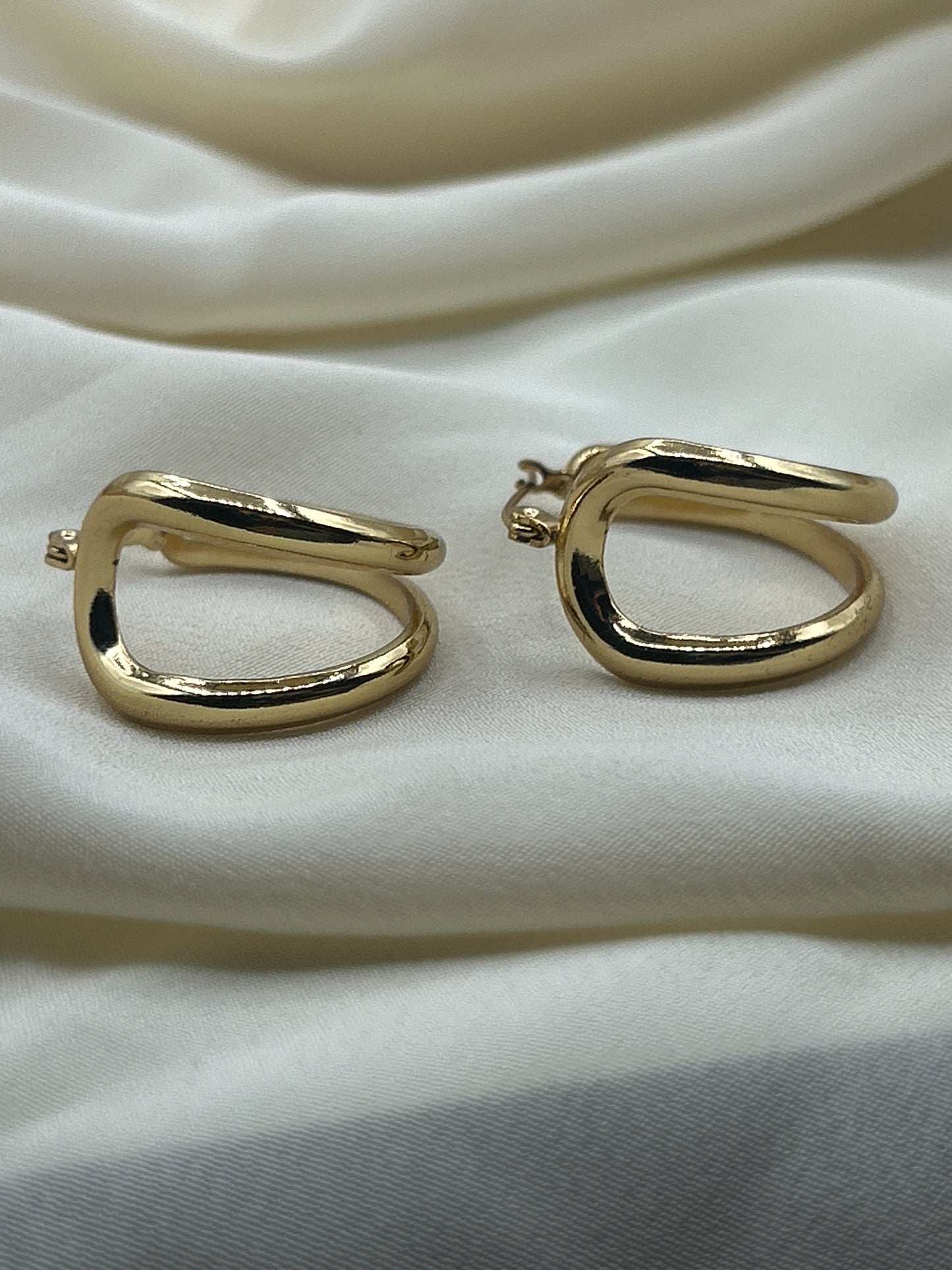 Tear Line Earring Gold