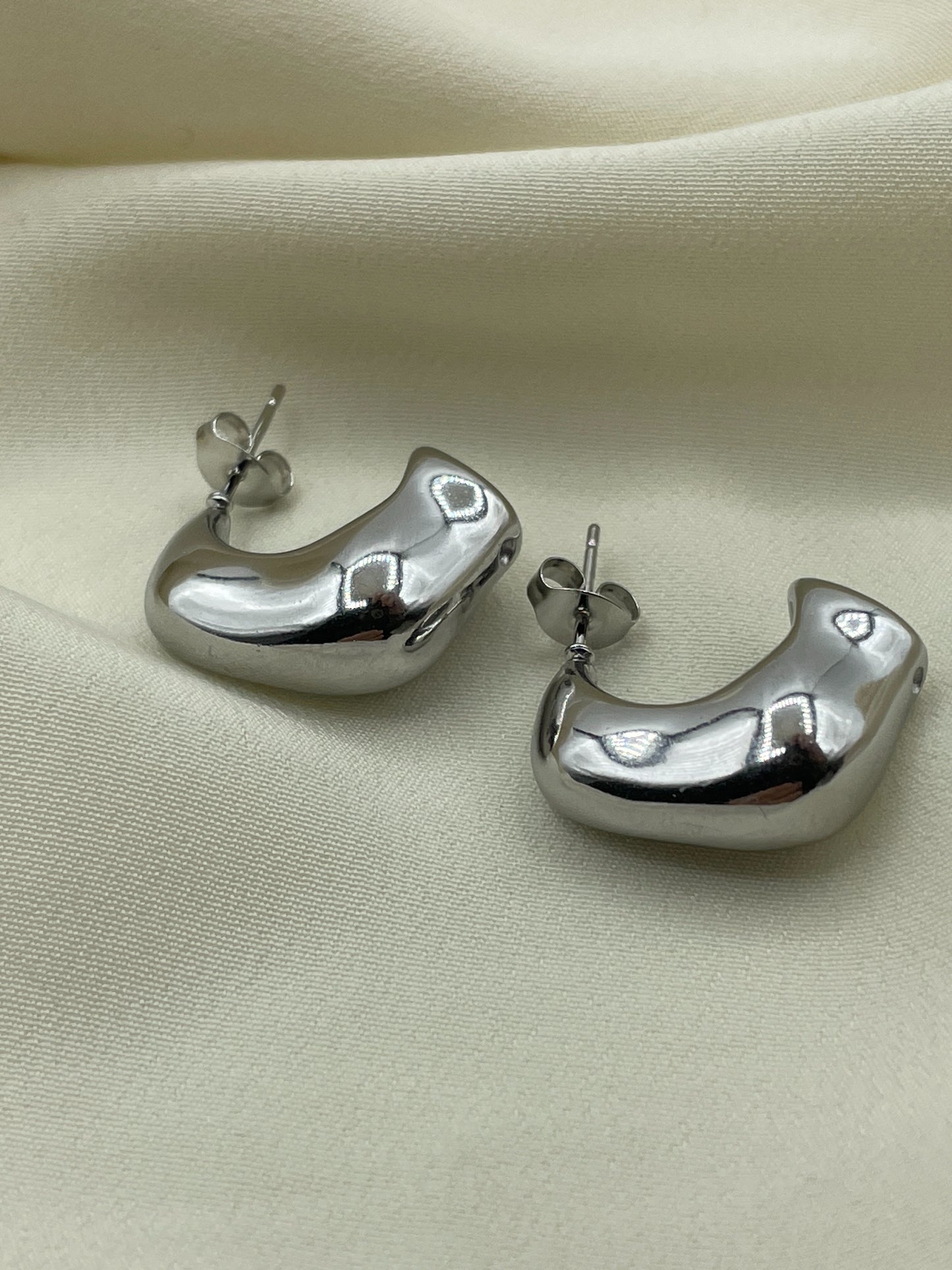 Thick Claw Earrings Silver