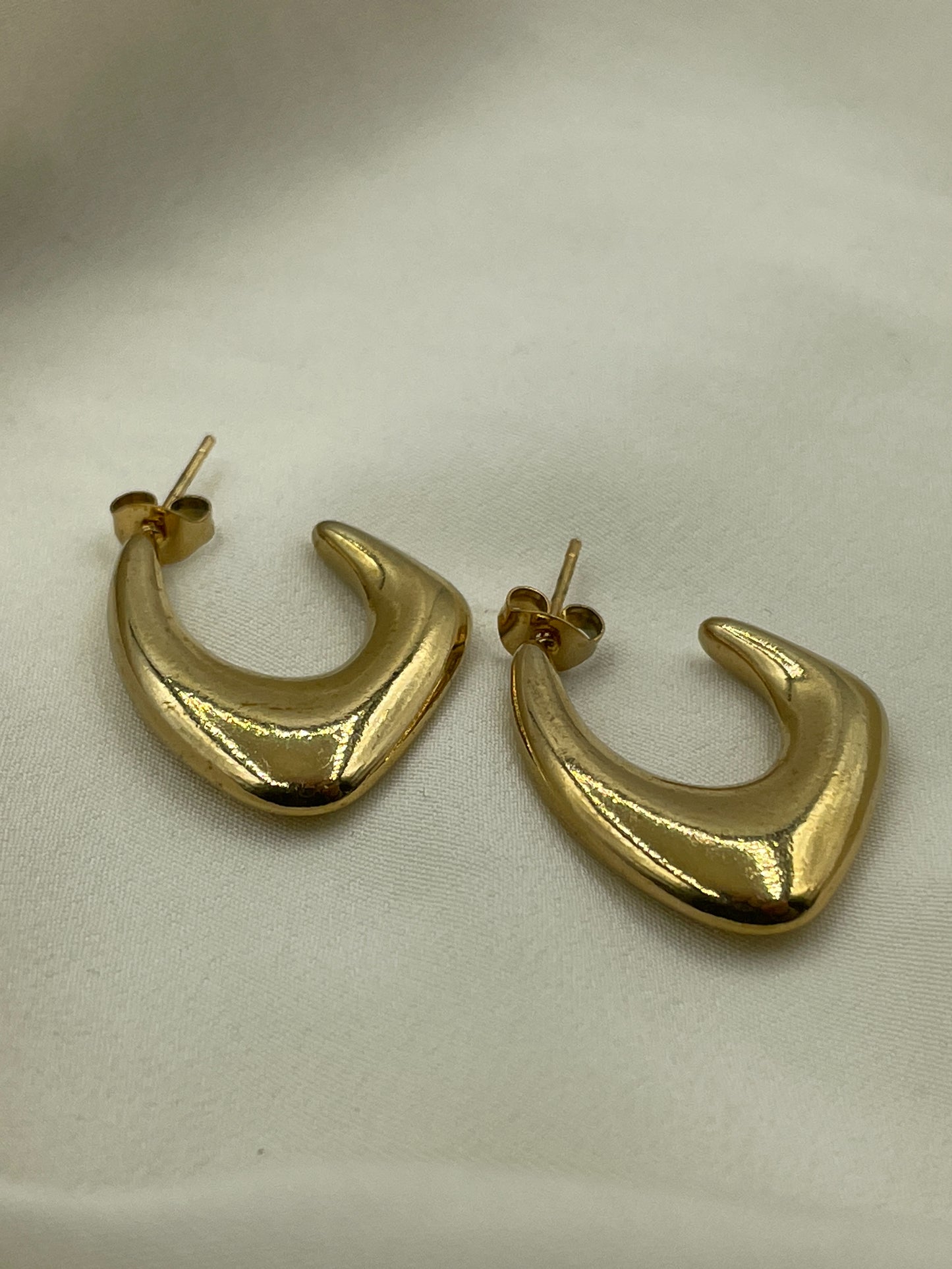 Thin Claw Earrings Gold