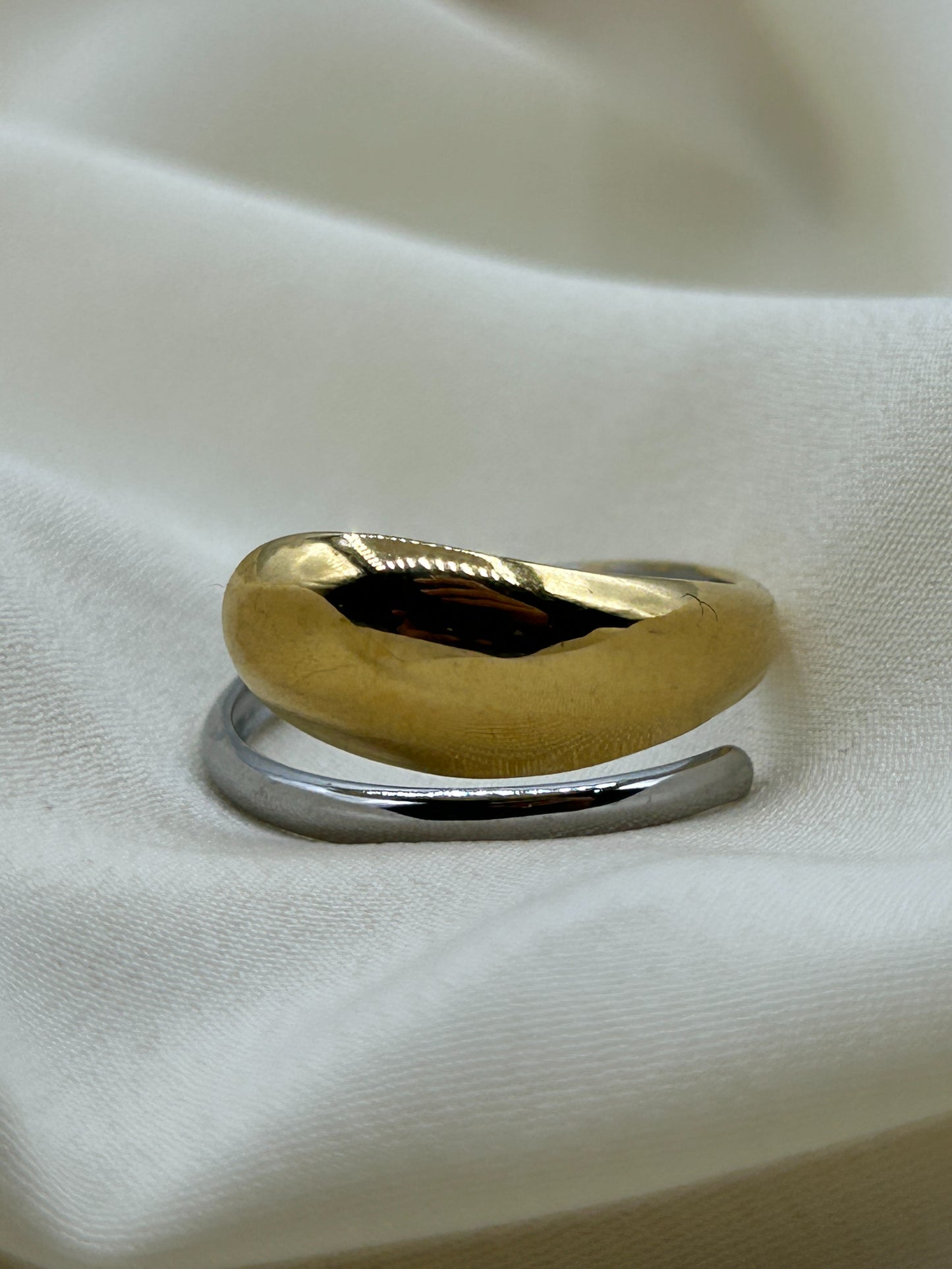 Bicolor Thin Enlacing Ring