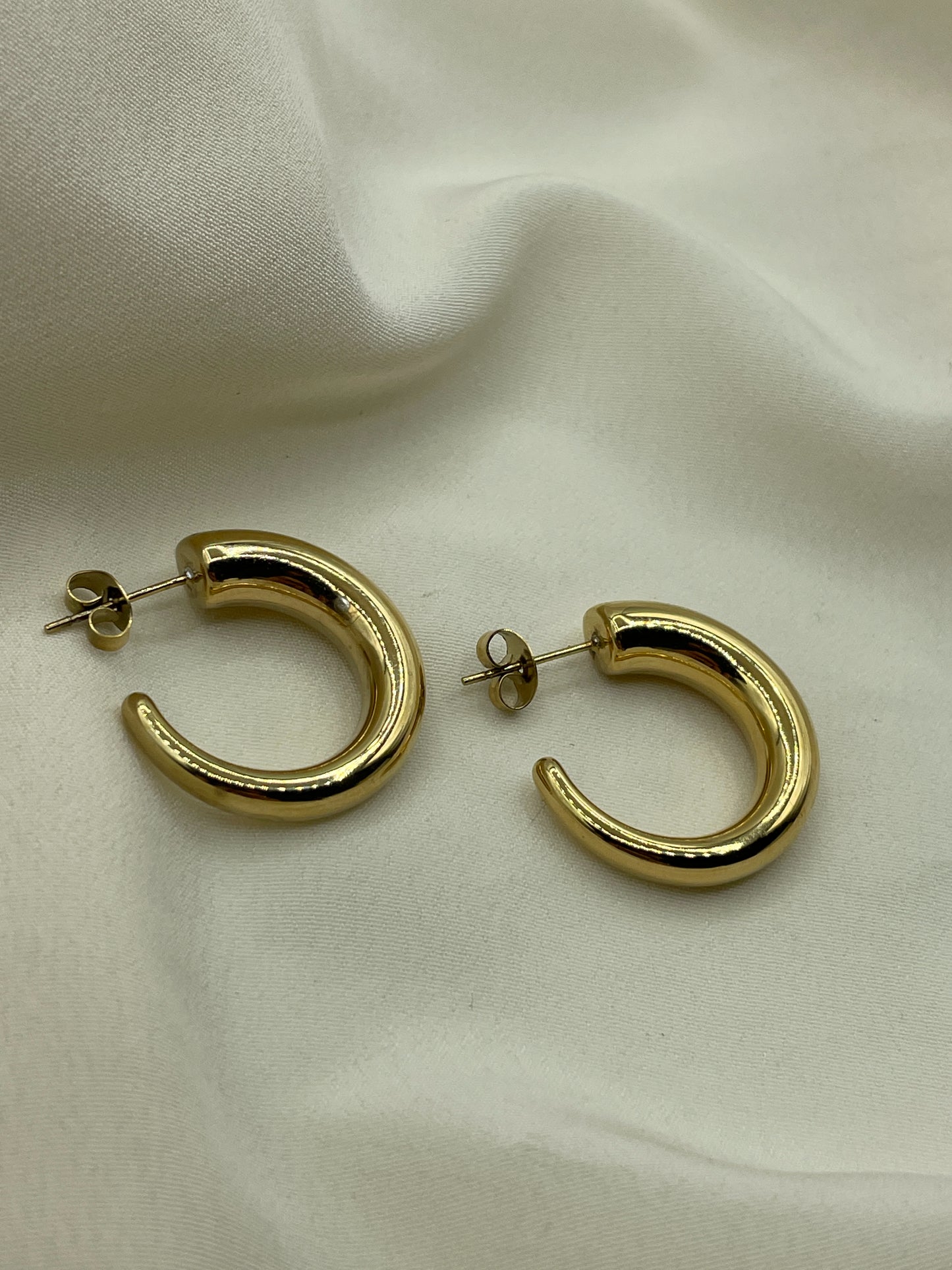 Thin Horn Earrings Gold