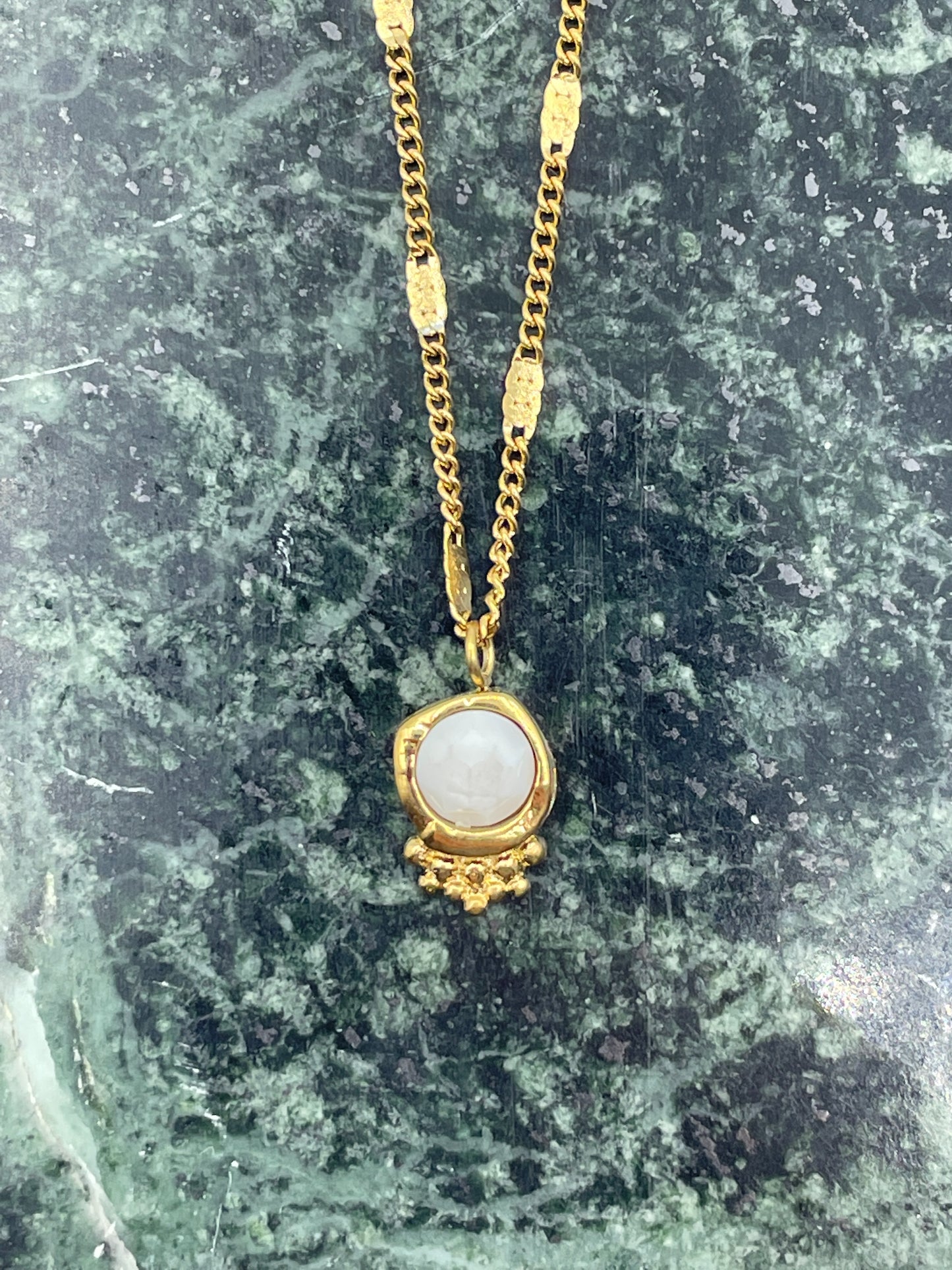 White Pendant Necklace Gold