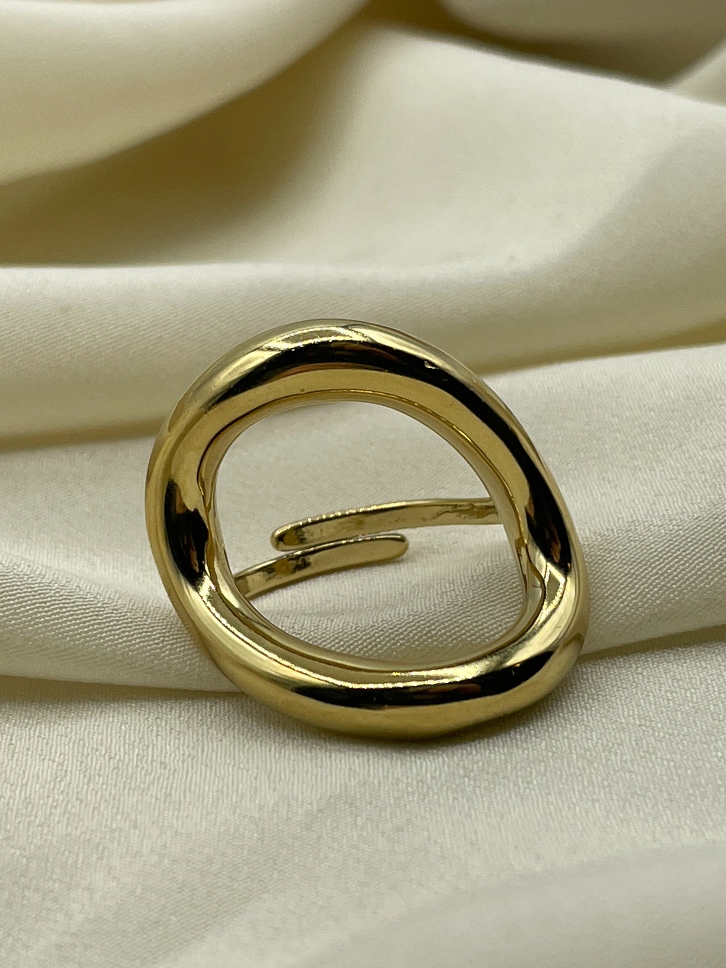 Alternative Circle Ring Gold