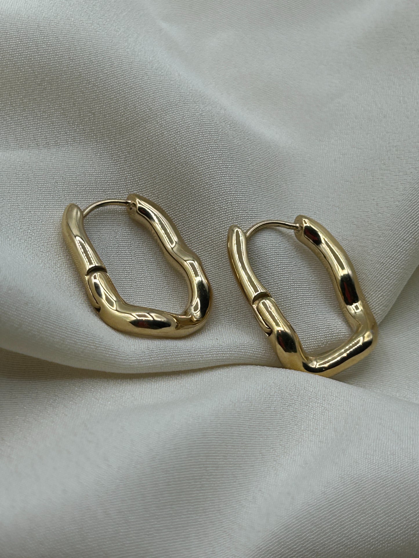 Alternative Hoops Earrings Gold