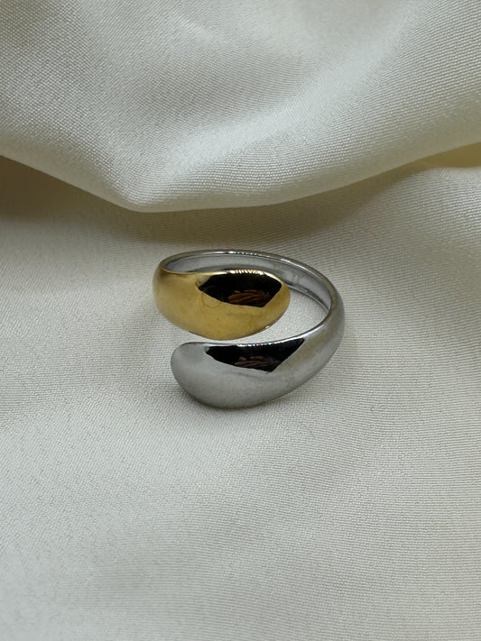 Bicolor Enlacing Ring