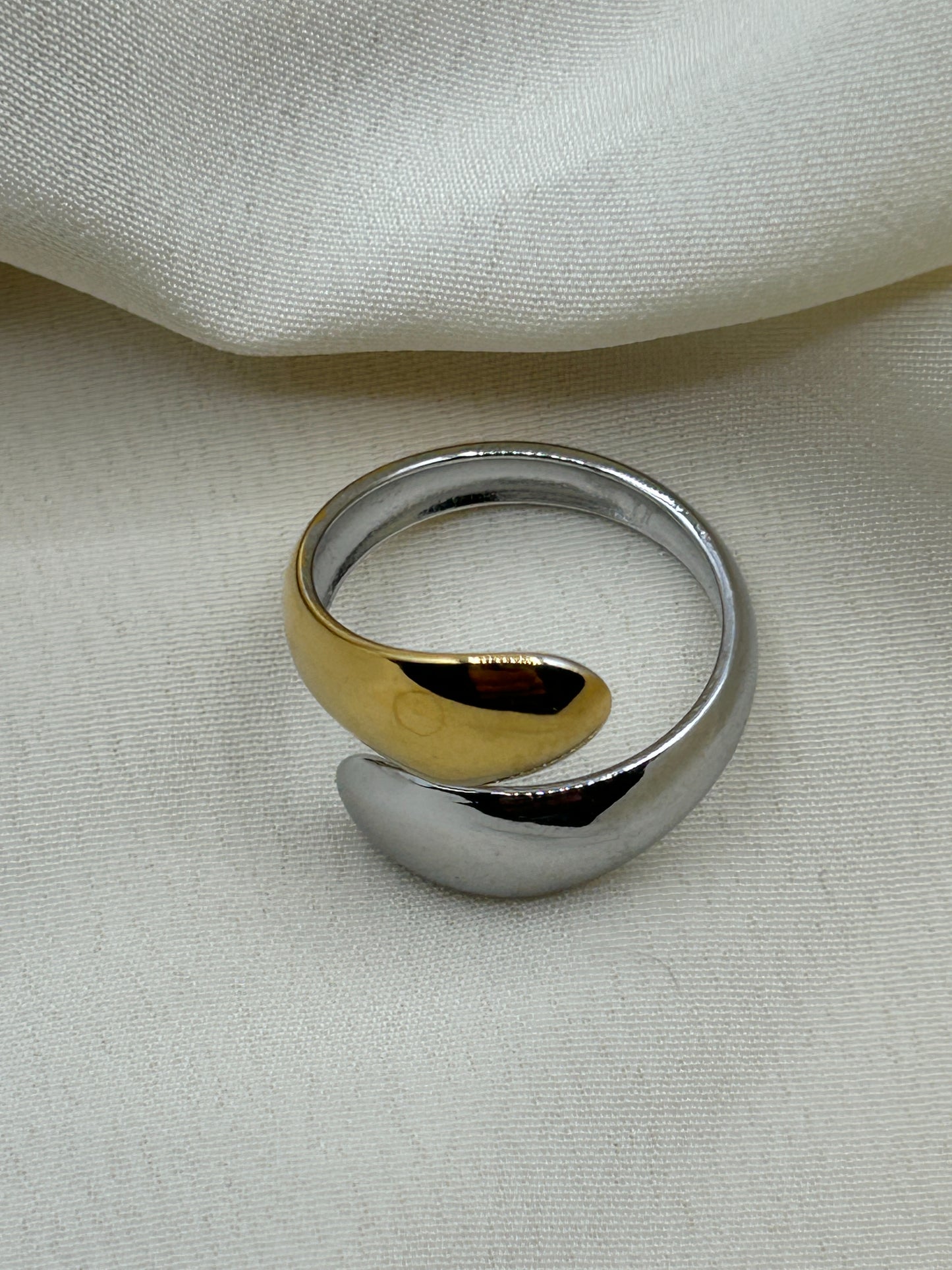 Bicolor Enlacing Ring