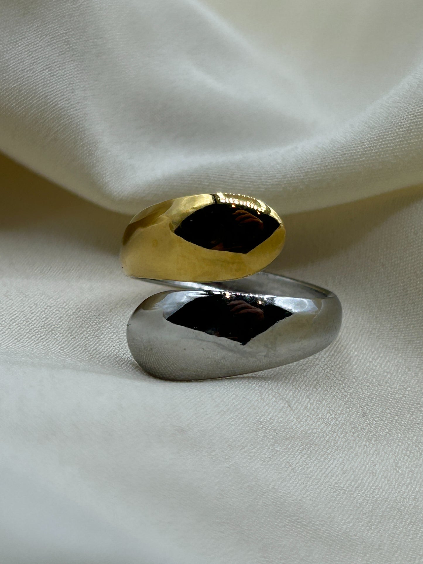 Bicolor Enlacing Ring