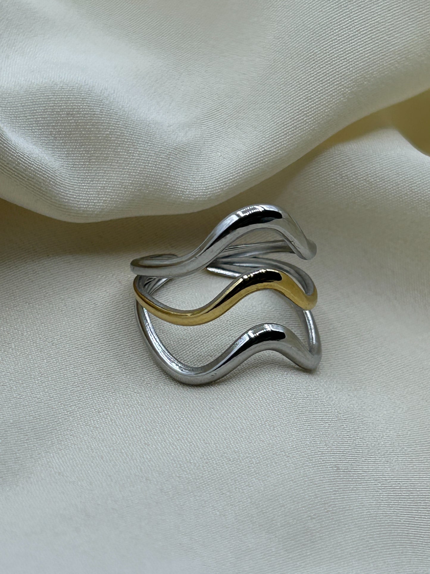 Bicolor Triple Wavy Ring