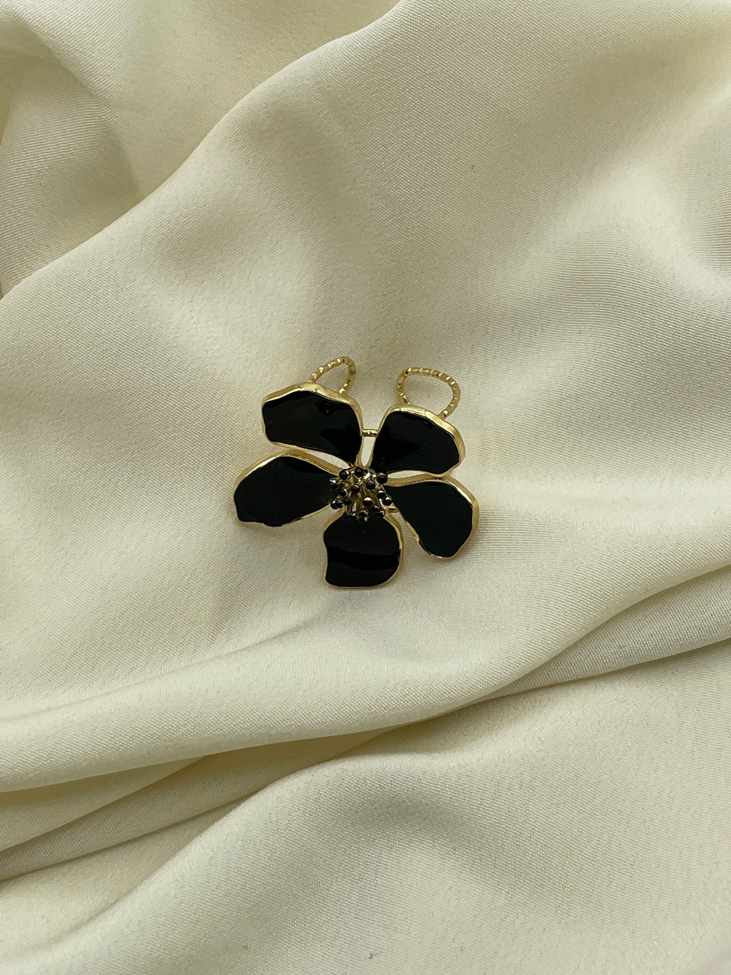 Black Flower Ring