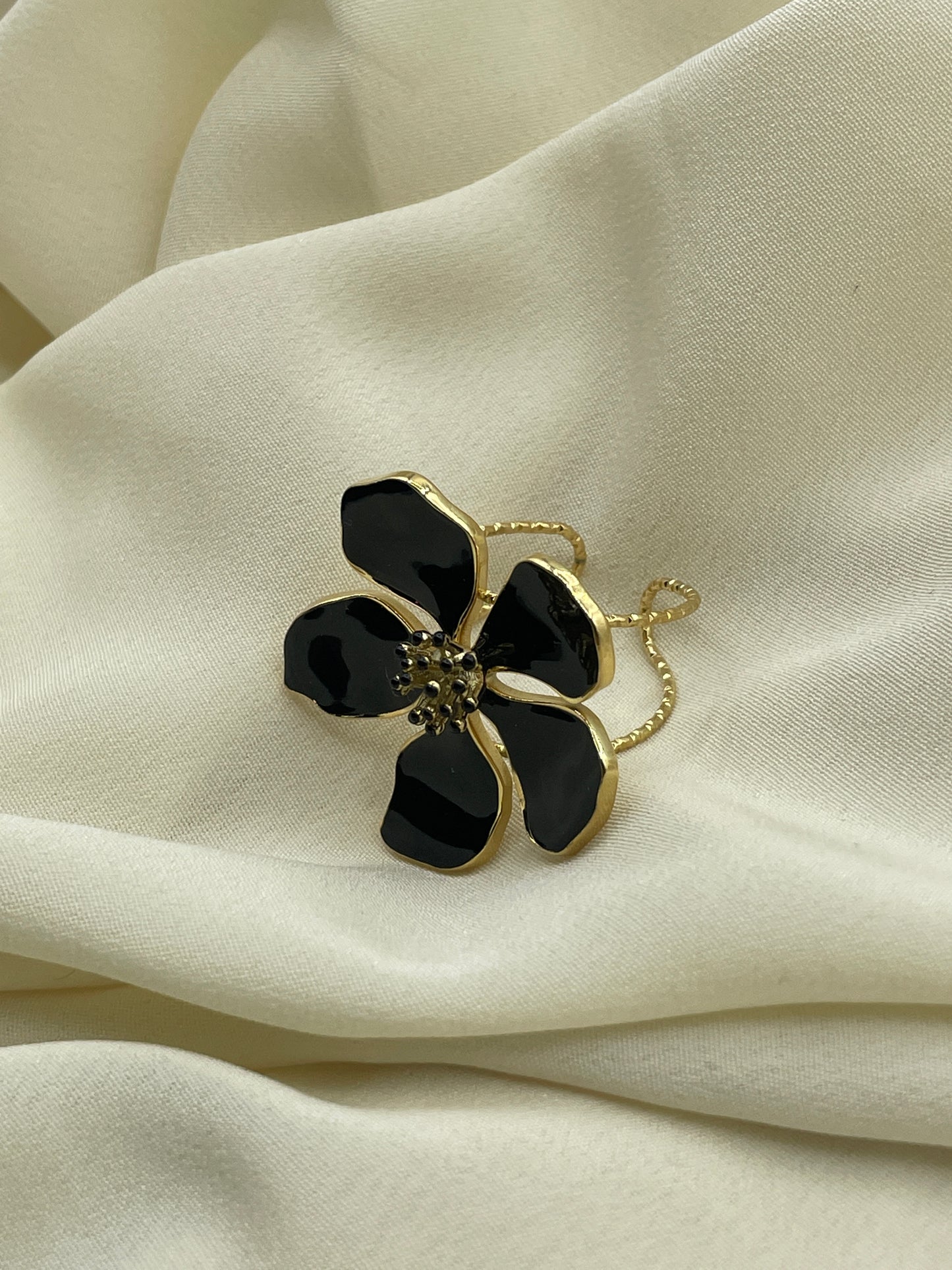 Black Flower Ring