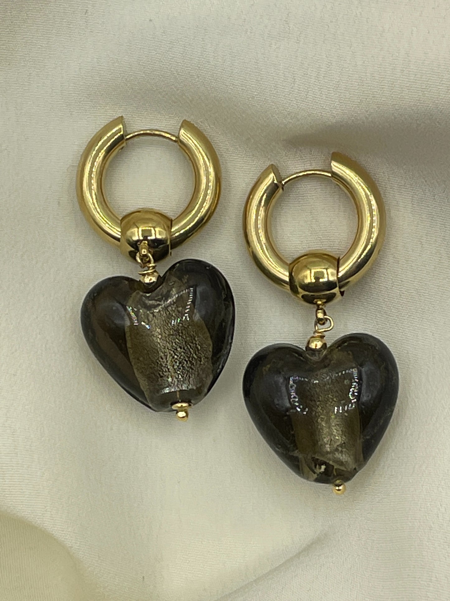 Black Hearts Pendant Earrings Gold