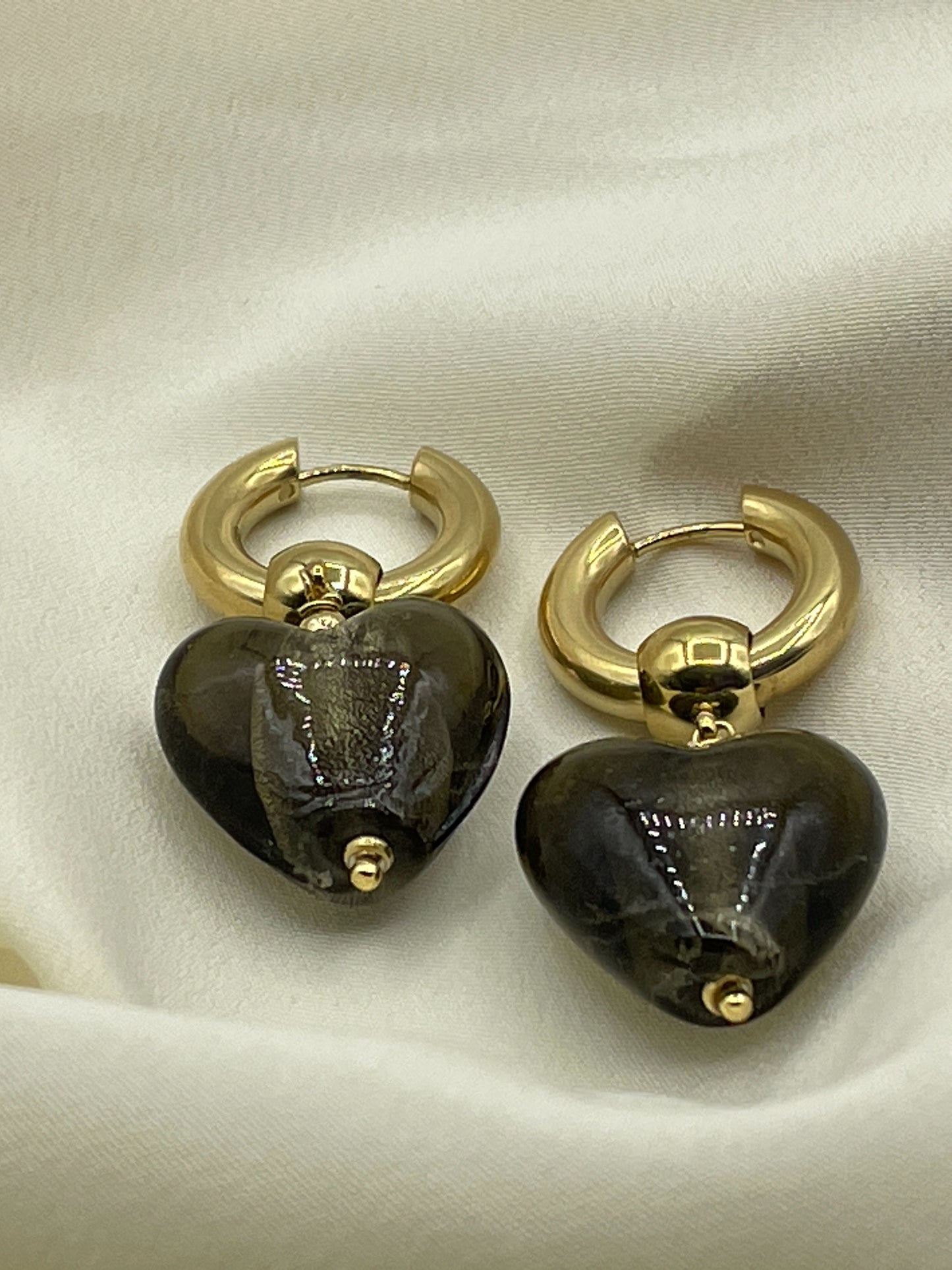 Black Hearts Pendant Earrings Gold