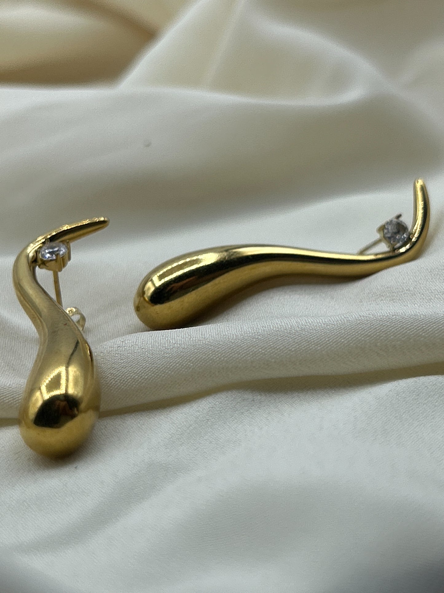 Diamond Drop Earrings Gold