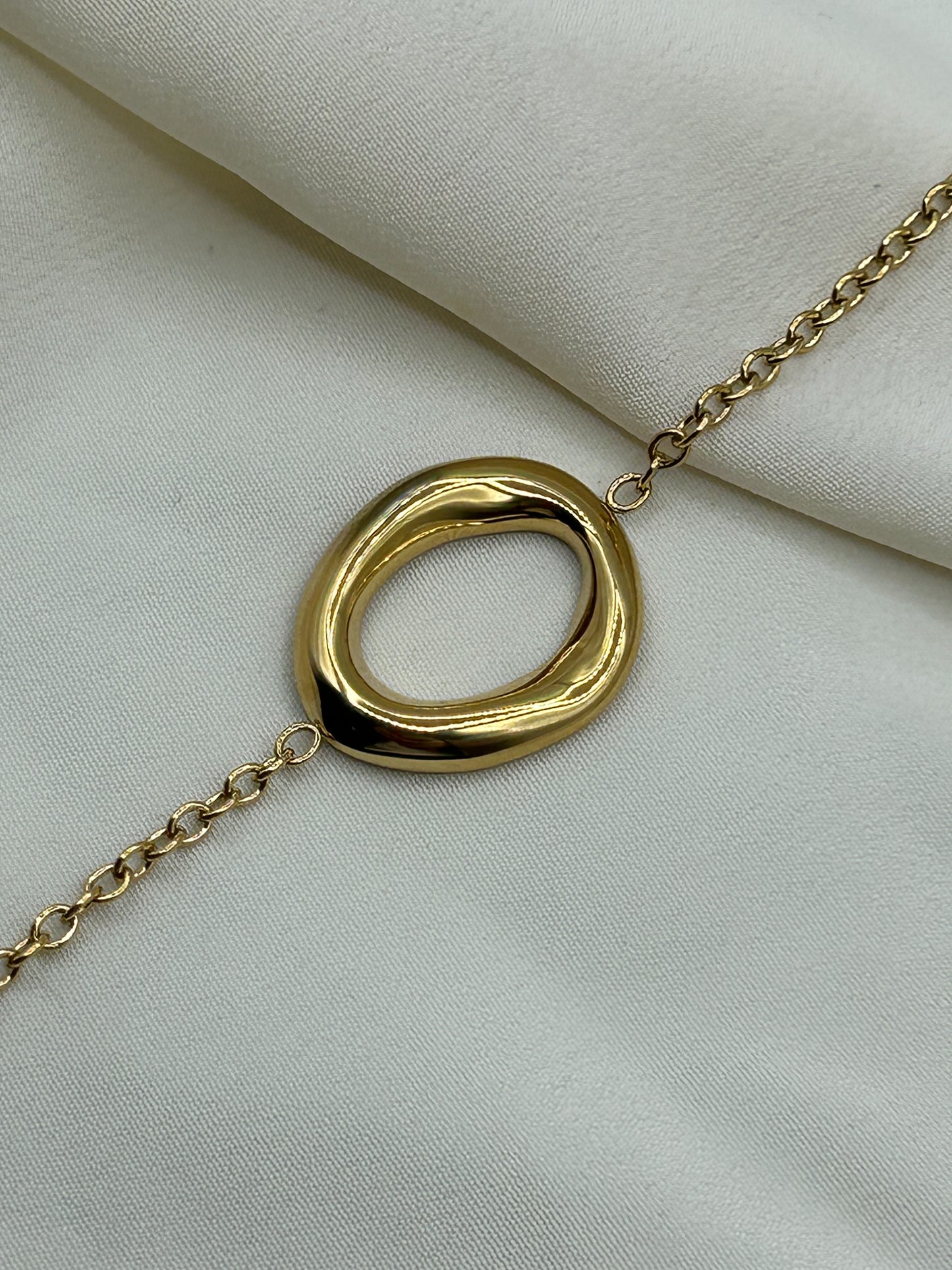 Distorted Circle Bracelet Gold