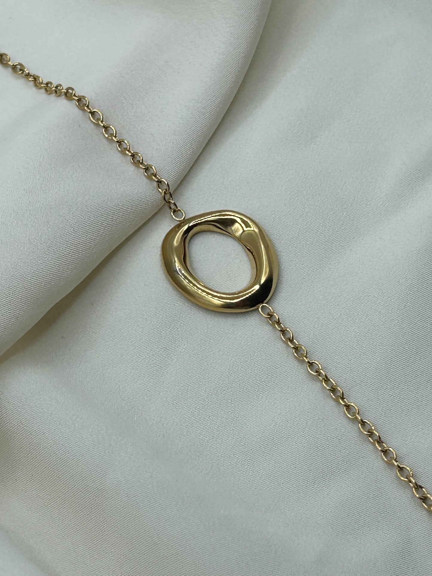 Distorted Circle Bracelet Gold