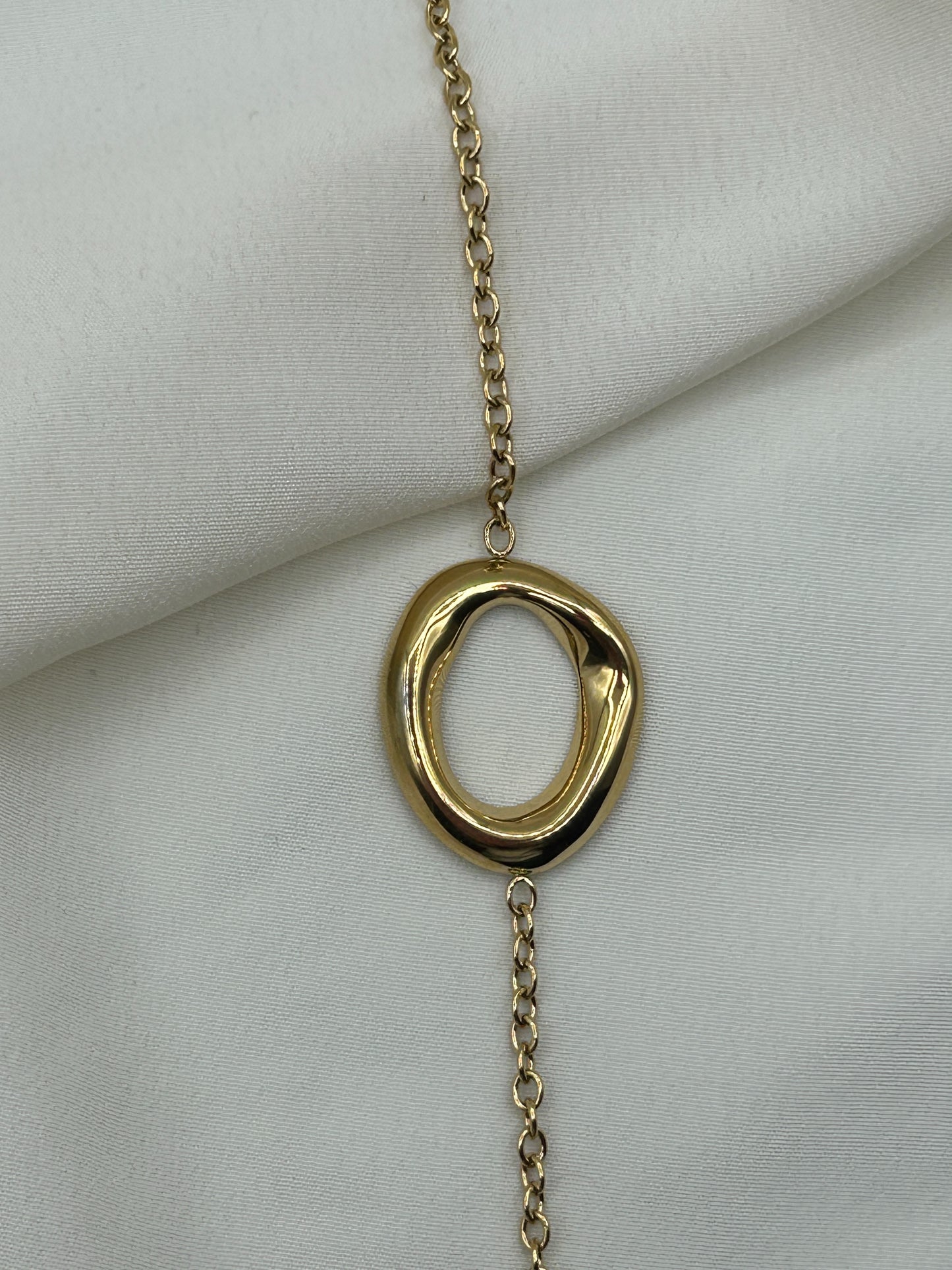 Distorted Circle Bracelet Gold