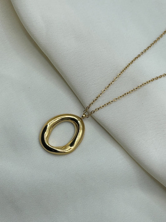 Distorted Circle Necklace Gold