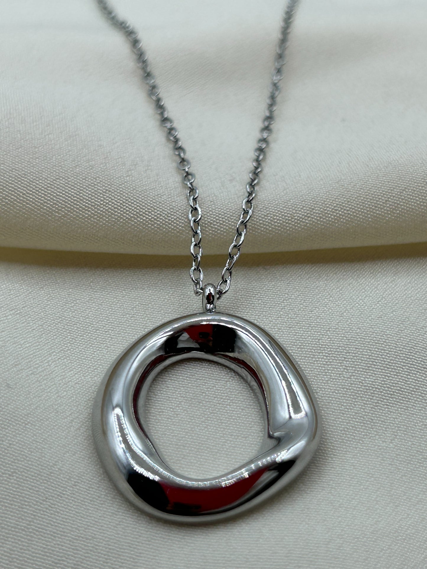 Distorted Circle Necklace Silver