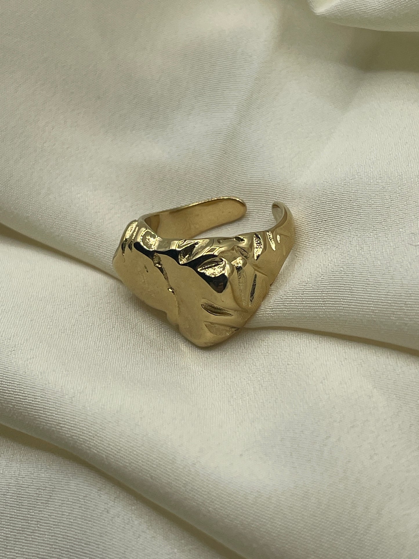 Distorted Signet Ring Gold