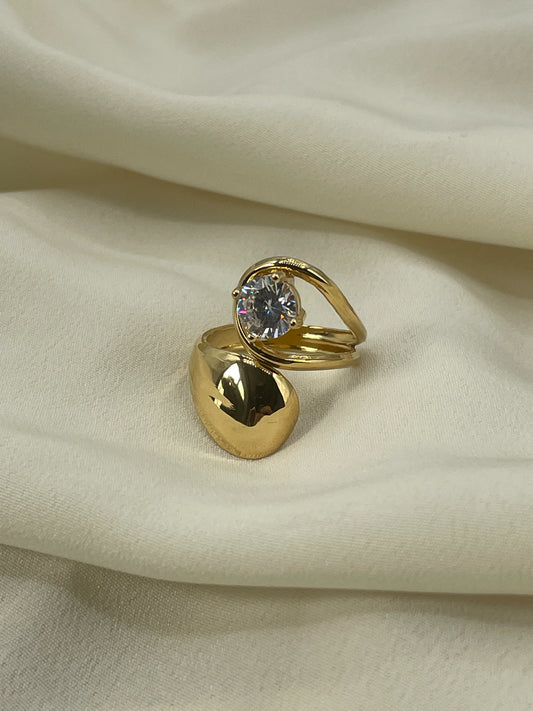 Enlacing Diamond Gold Ring