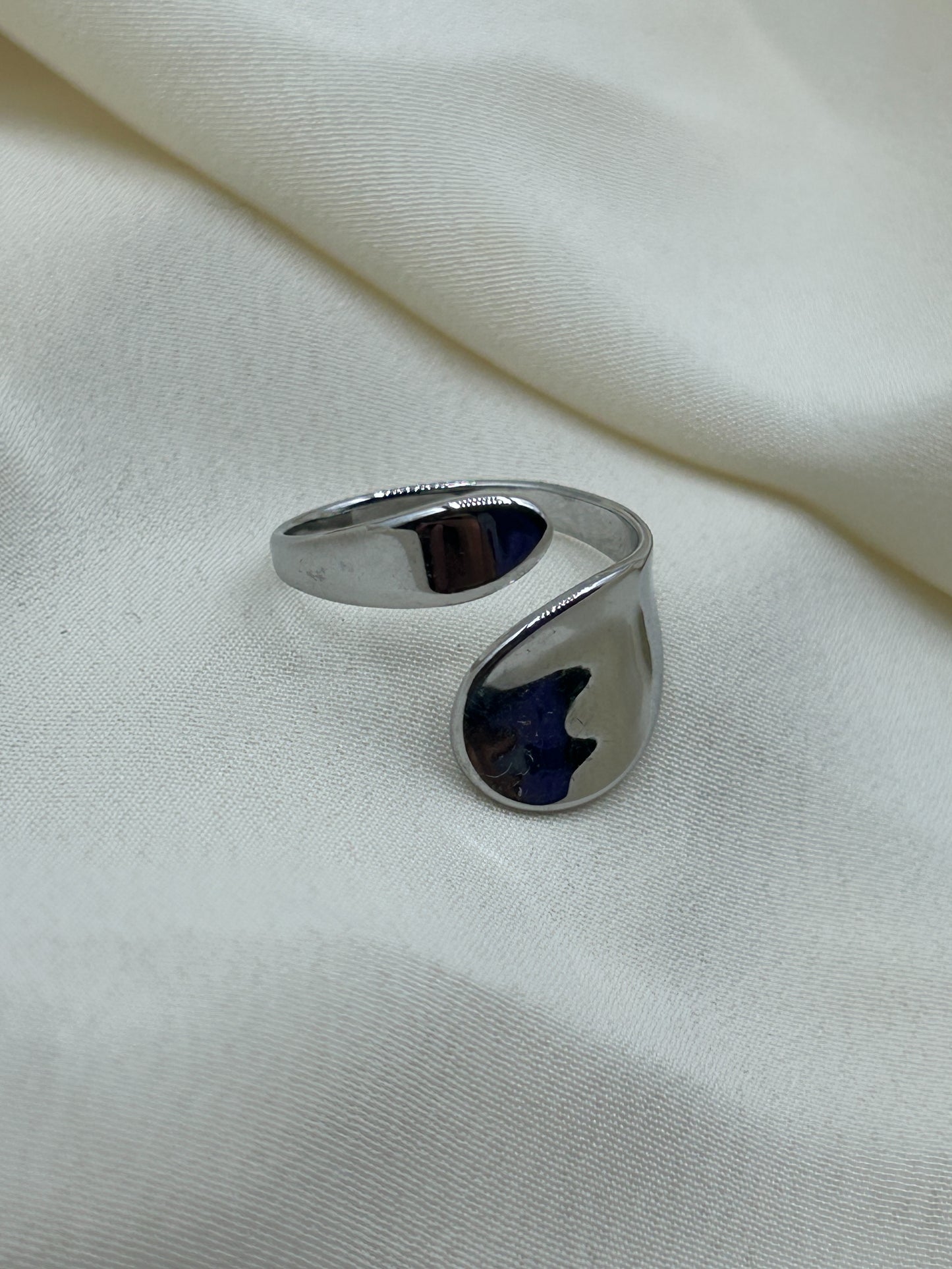 Flat Enlacing Ring Silver