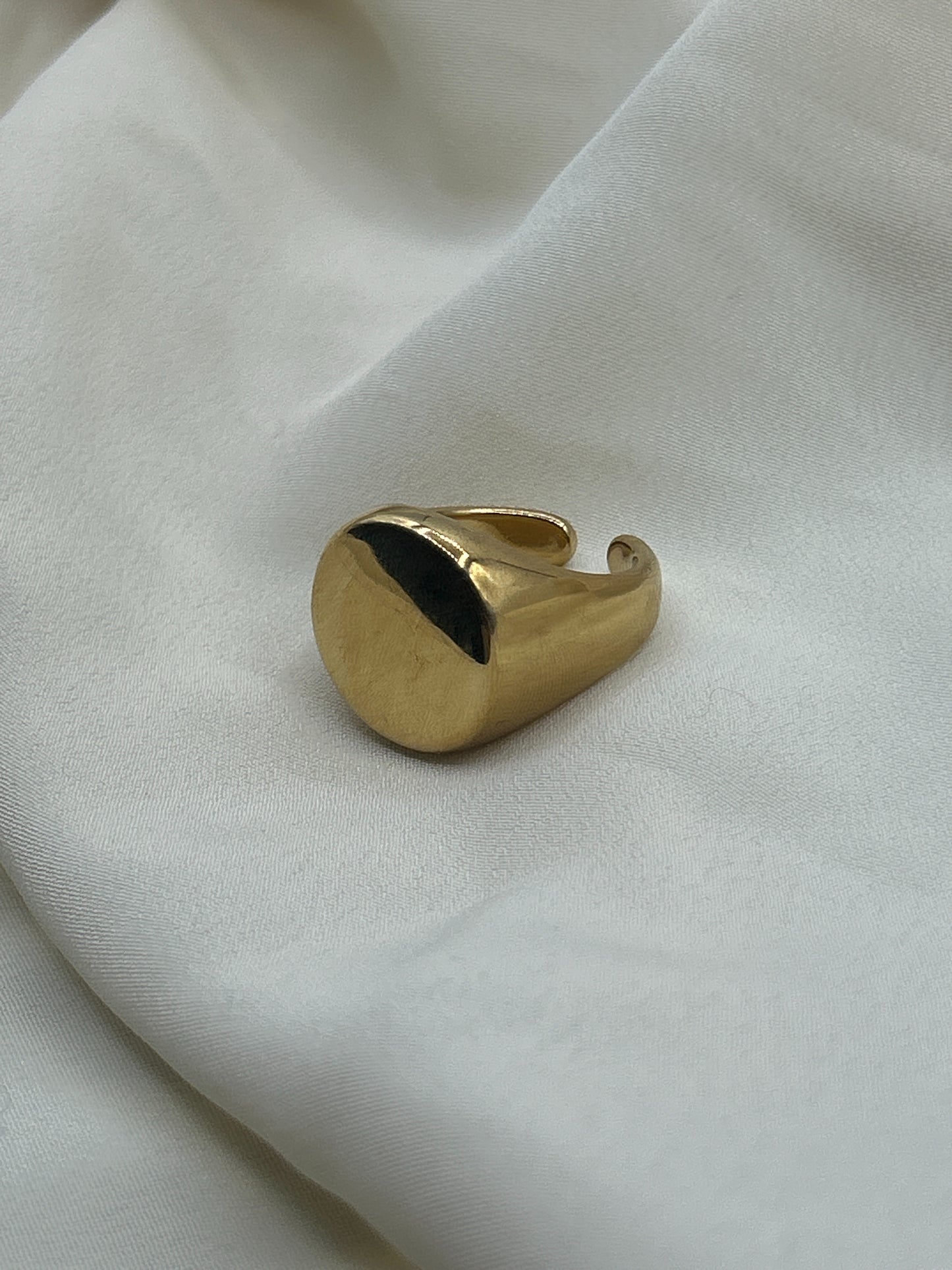 Flat Round Ring Gold