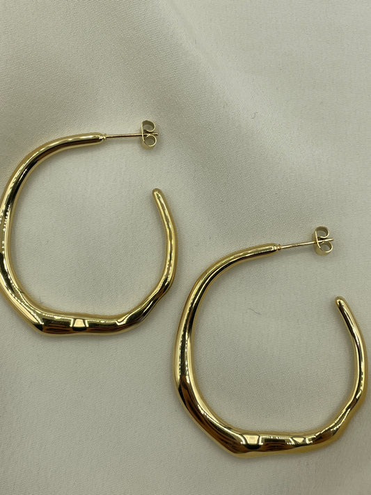 Flat Wavy Hoops Earrings Gold