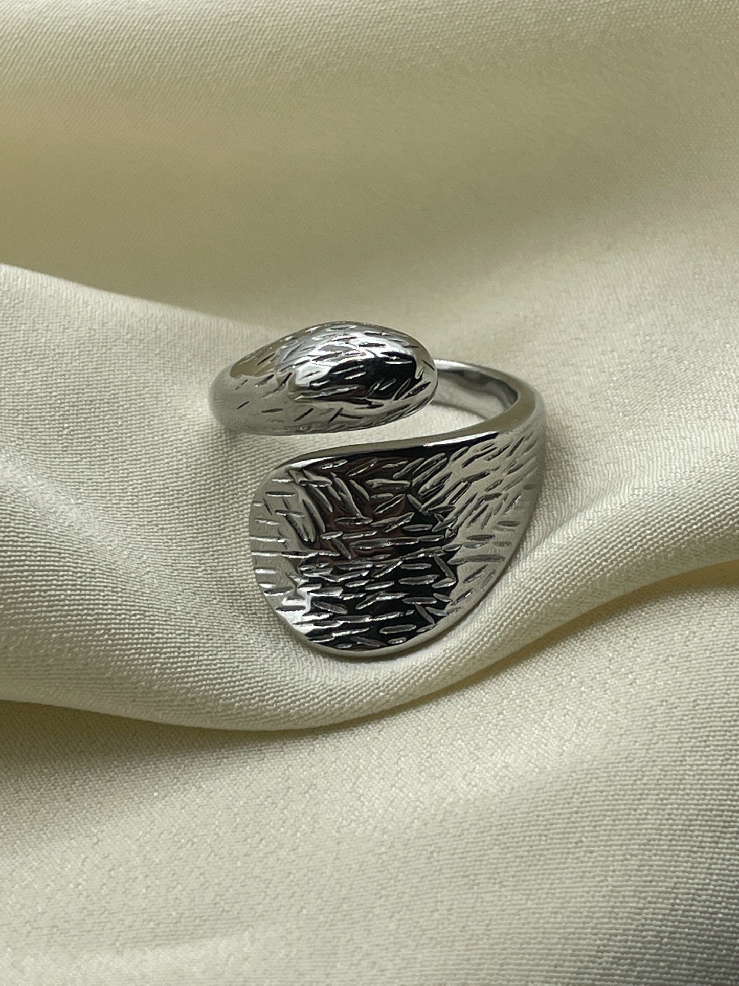 Flat Milled Enlacing Ring Silver