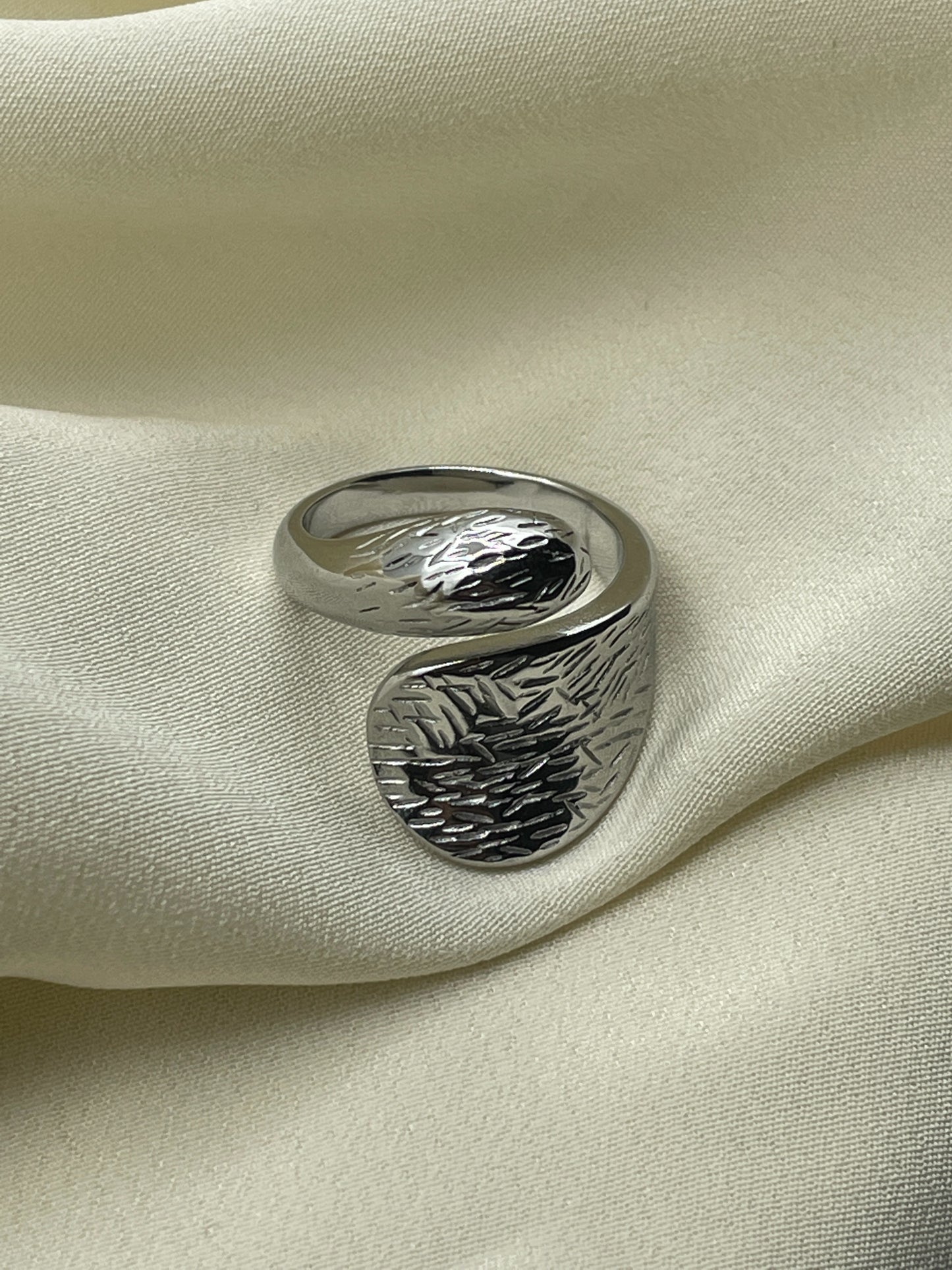 Flat Milled Enlacing Ring Silver