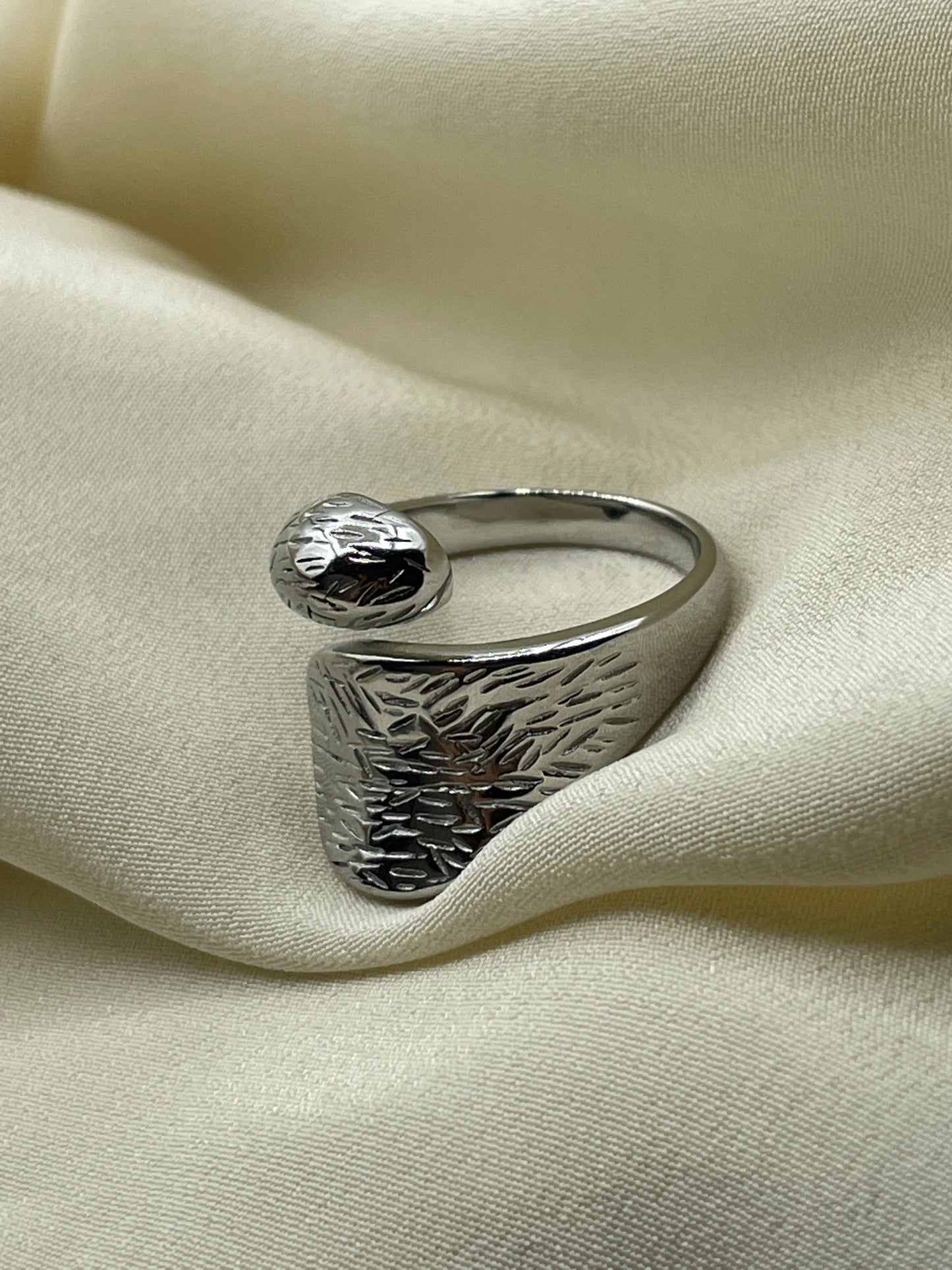 Flat Milled Enlacing Ring Silver