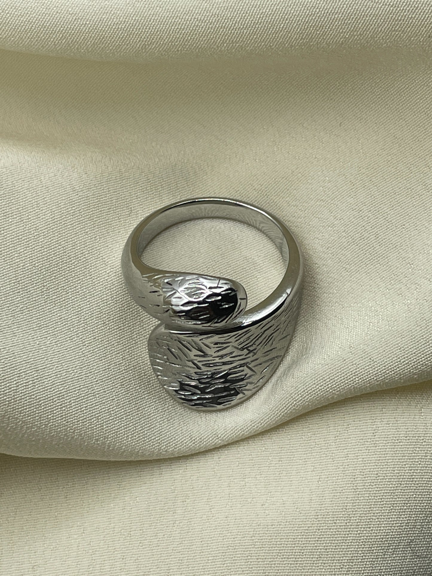 Flat Milled Enlacing Ring Silver