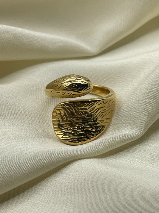 Flat Milled Enlacing Ring Gold