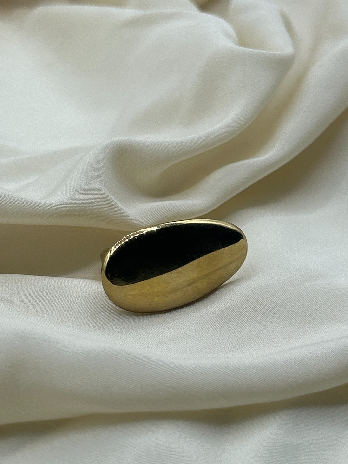 Giant Oval Ring Gold