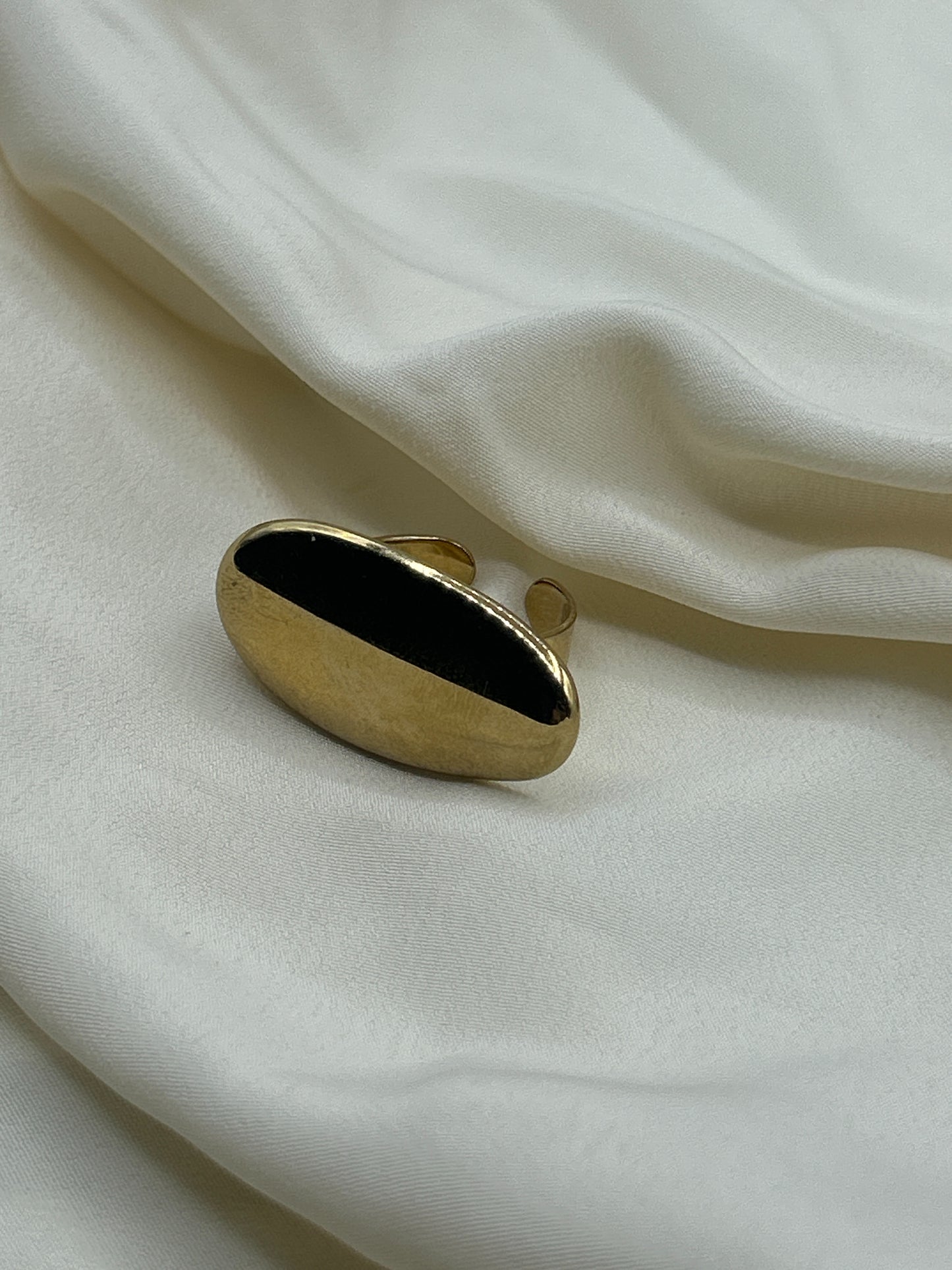 Giant Oval Ring Gold