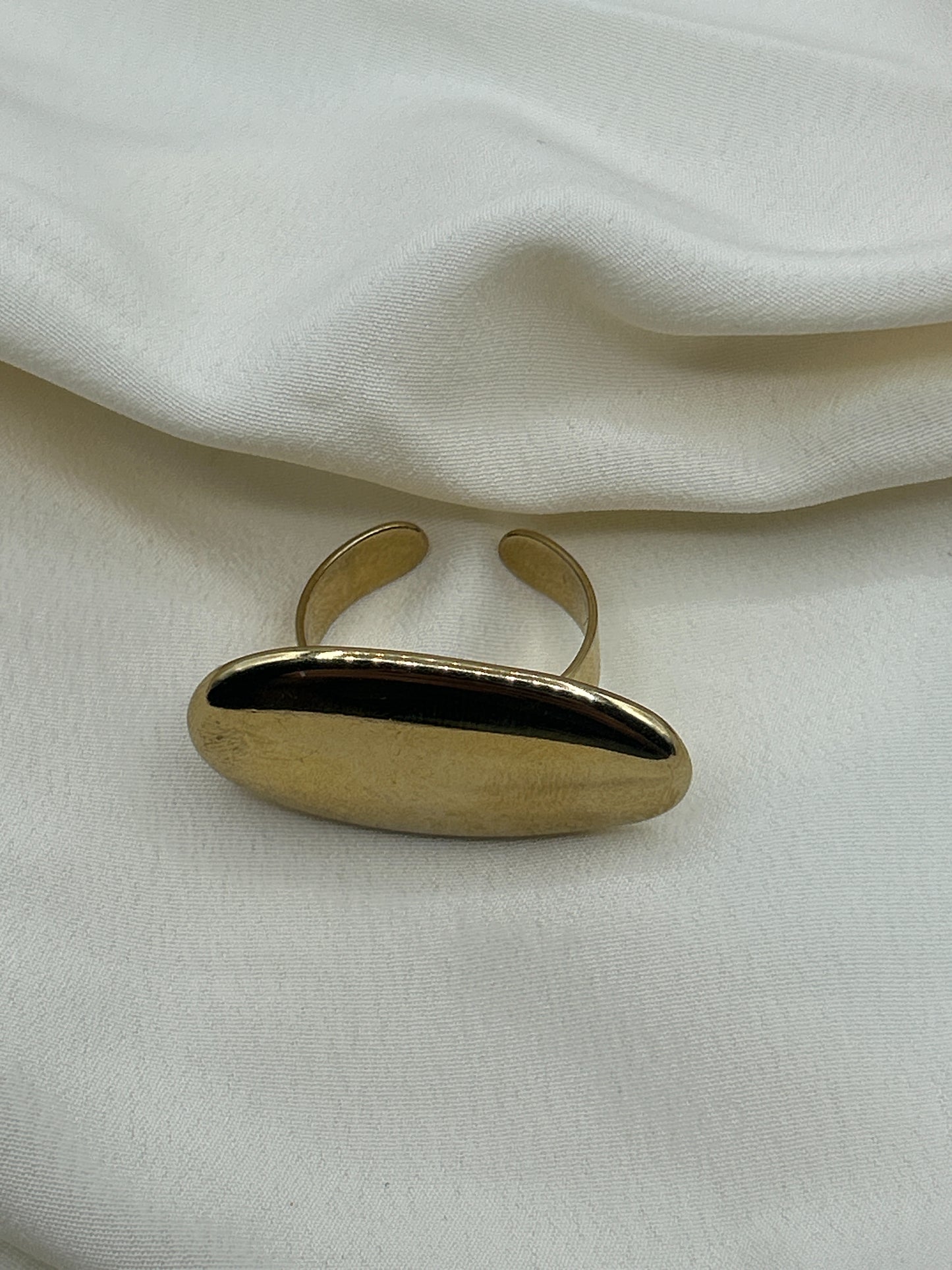 Giant Oval Ring Gold