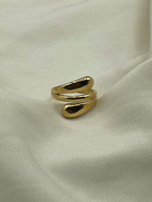 Gold Enlacing Ring