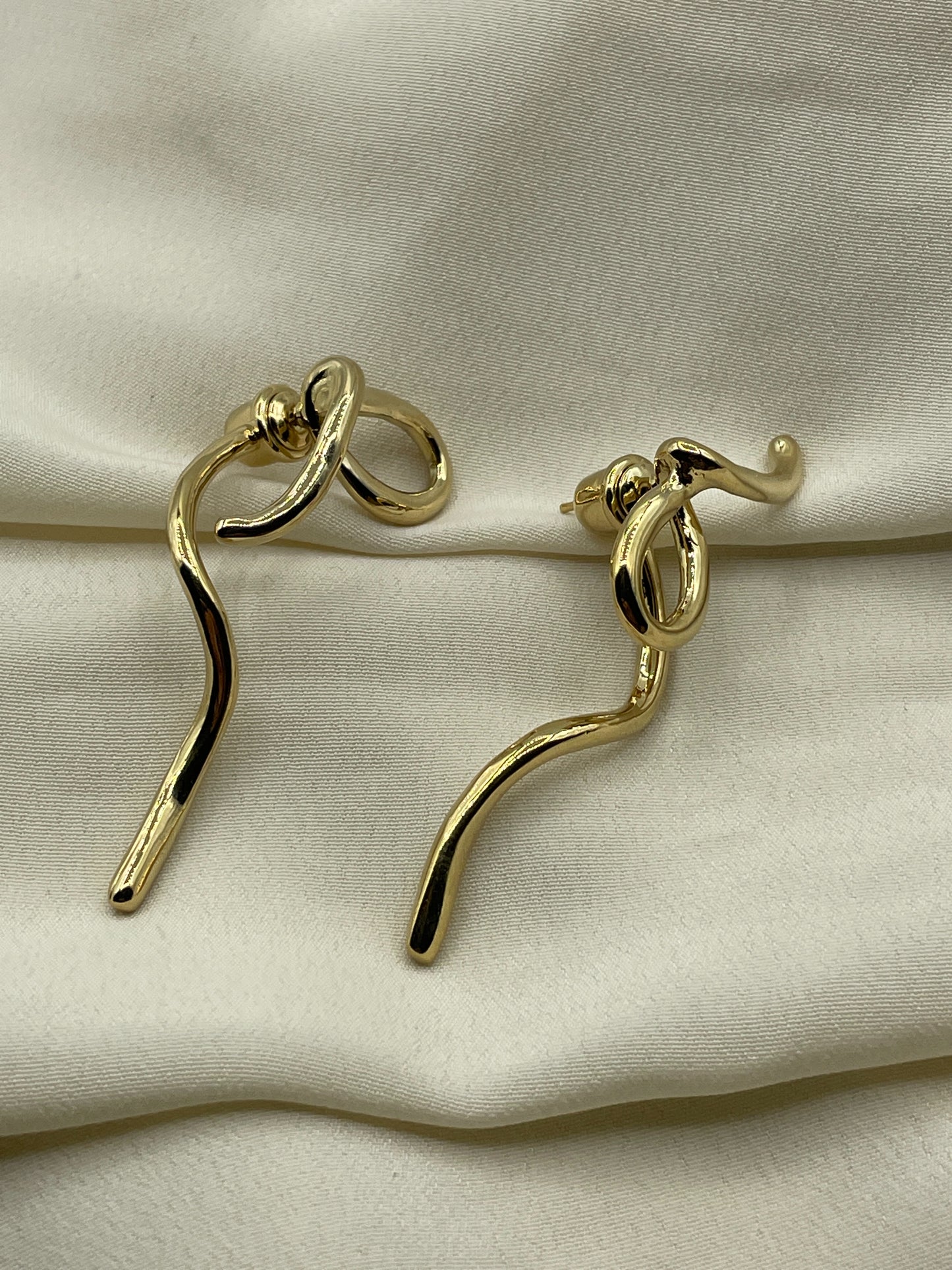 Thin Ribbon Earrings Gold